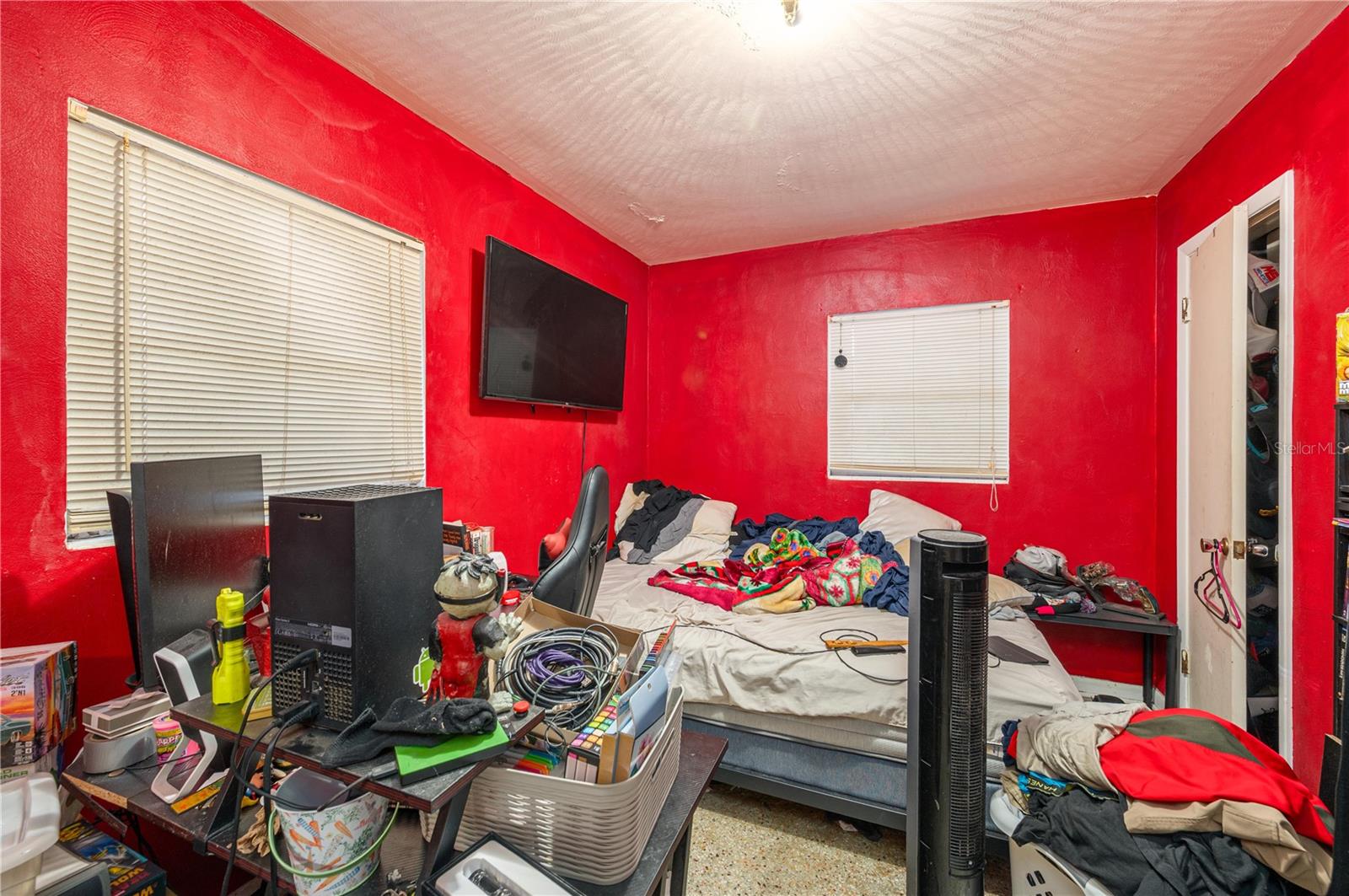 Image 8 of 20 For 207 Moss Road W