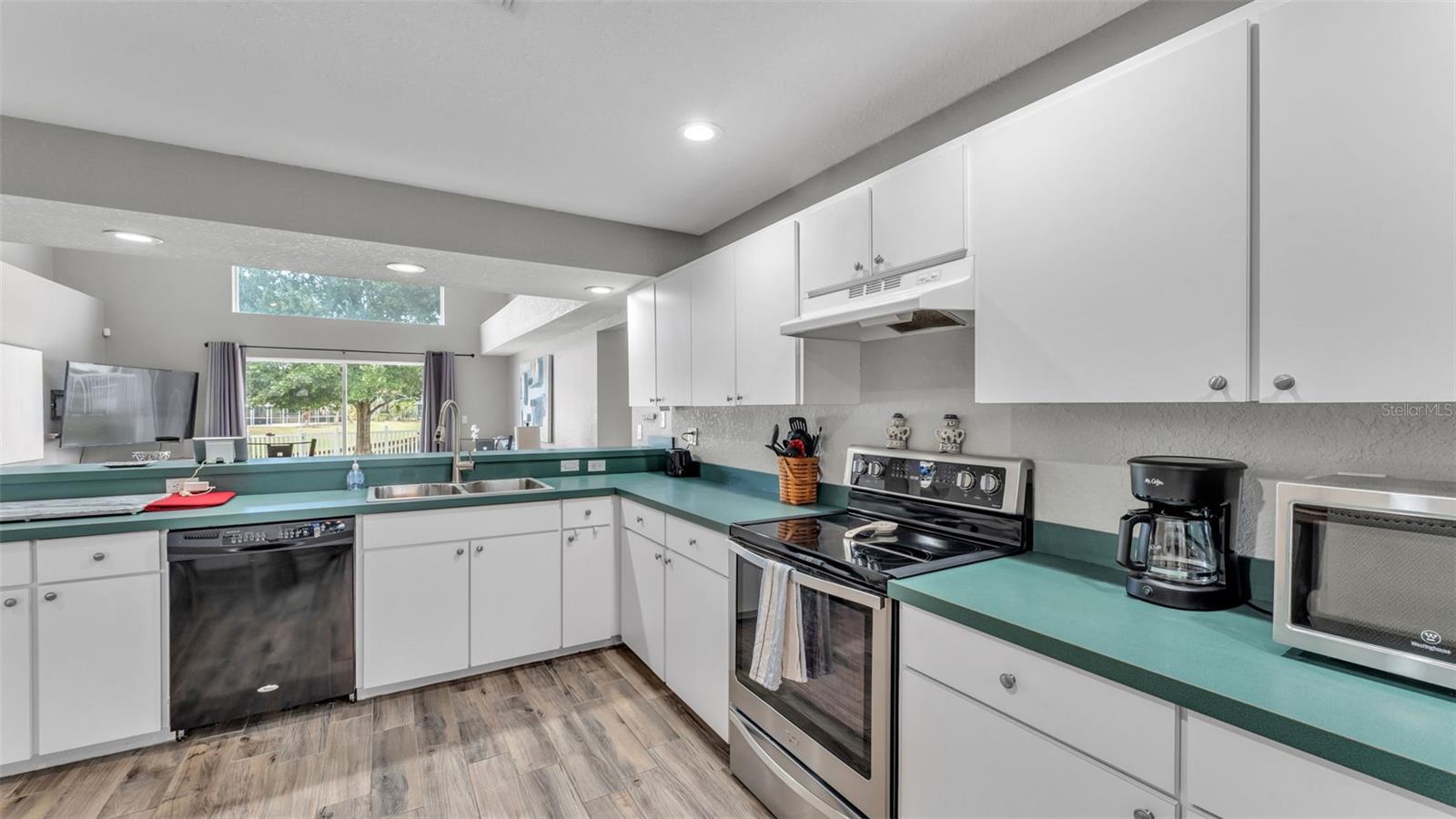 Image 12 of 42 For 3543 Lismore Drive