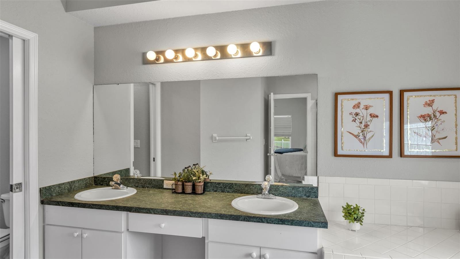 Image 21 of 42 For 3543 Lismore Drive