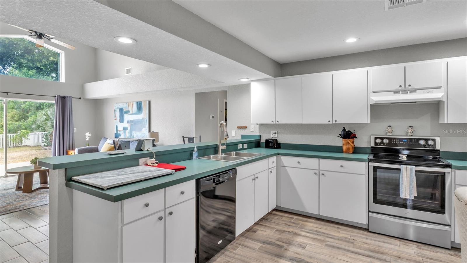 Image 8 of 42 For 3543 Lismore Drive