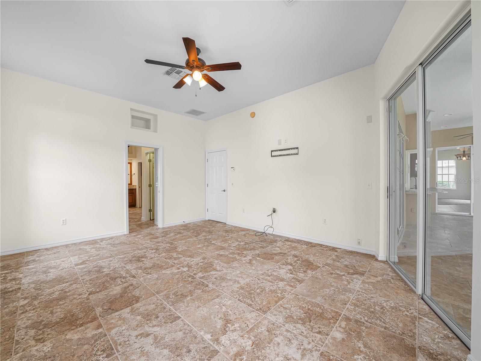 Image 15 of 34 For 1455 Royal Forest Loop