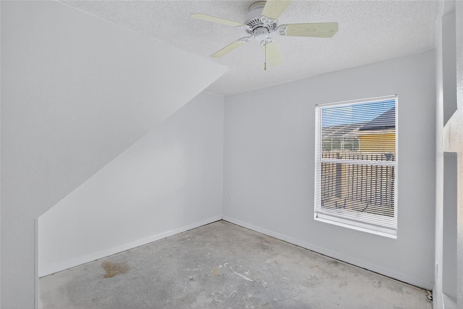 Image 15 of 41 For 449 Majesty Drive