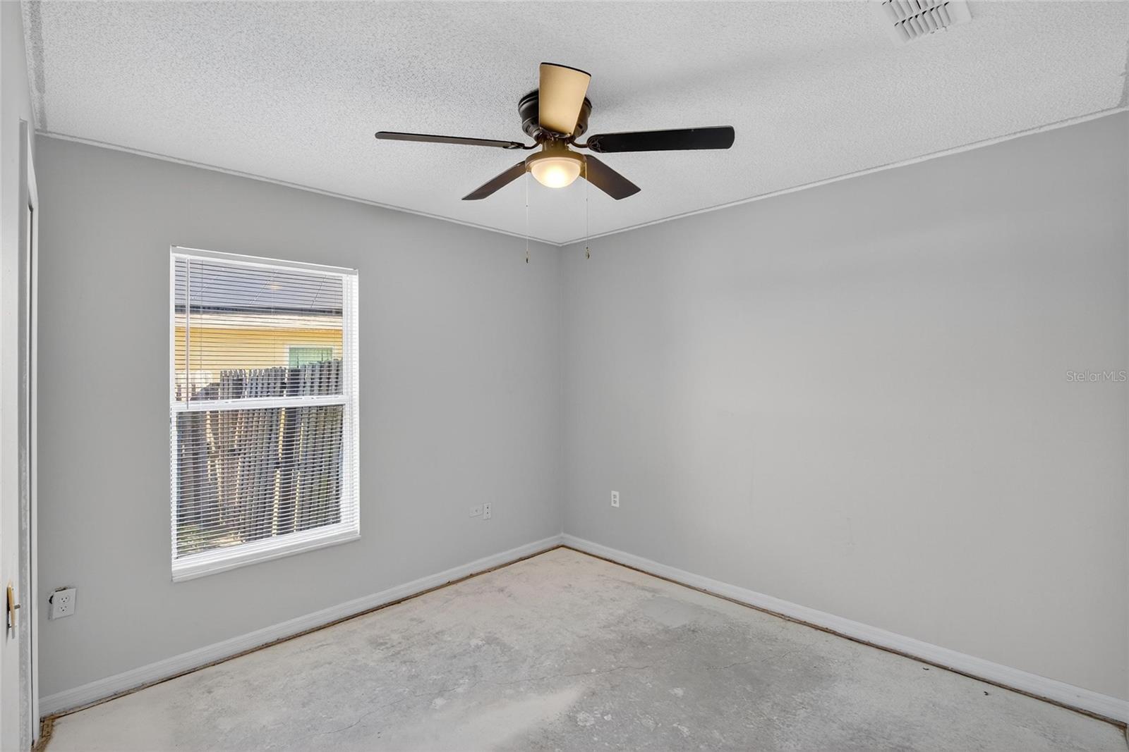 Image 17 of 41 For 449 Majesty Drive