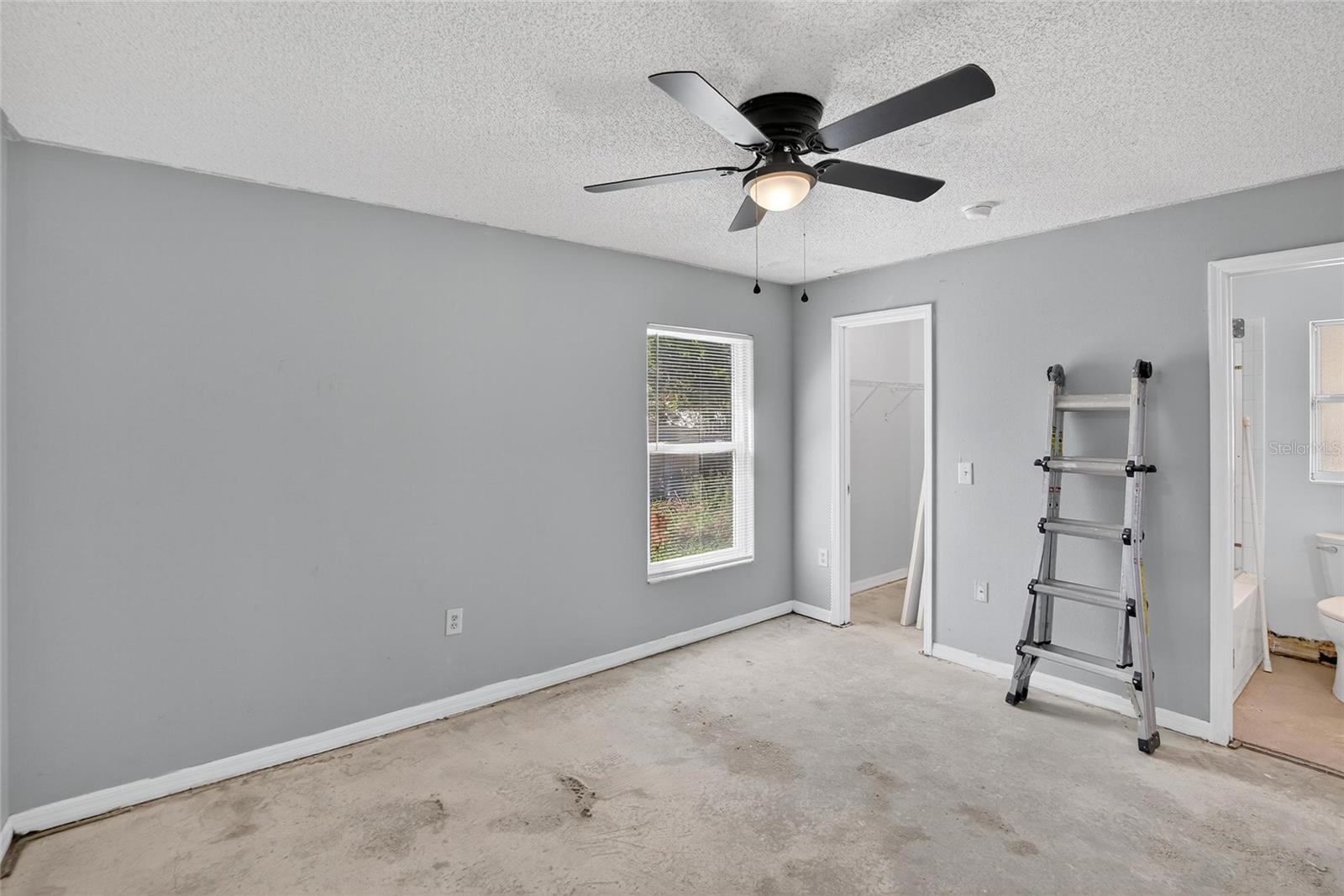 Image 19 of 41 For 449 Majesty Drive