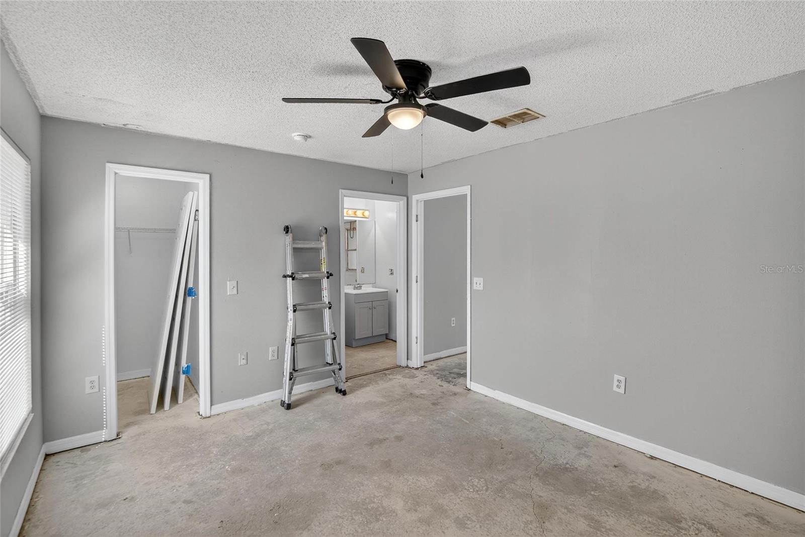 Image 20 of 41 For 449 Majesty Drive