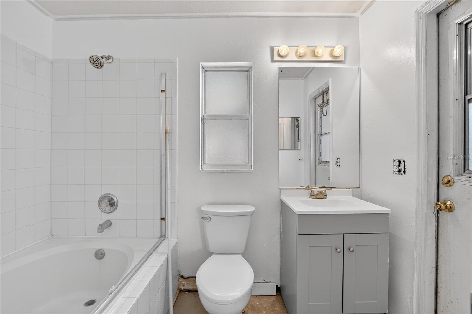 Image 21 of 41 For 449 Majesty Drive