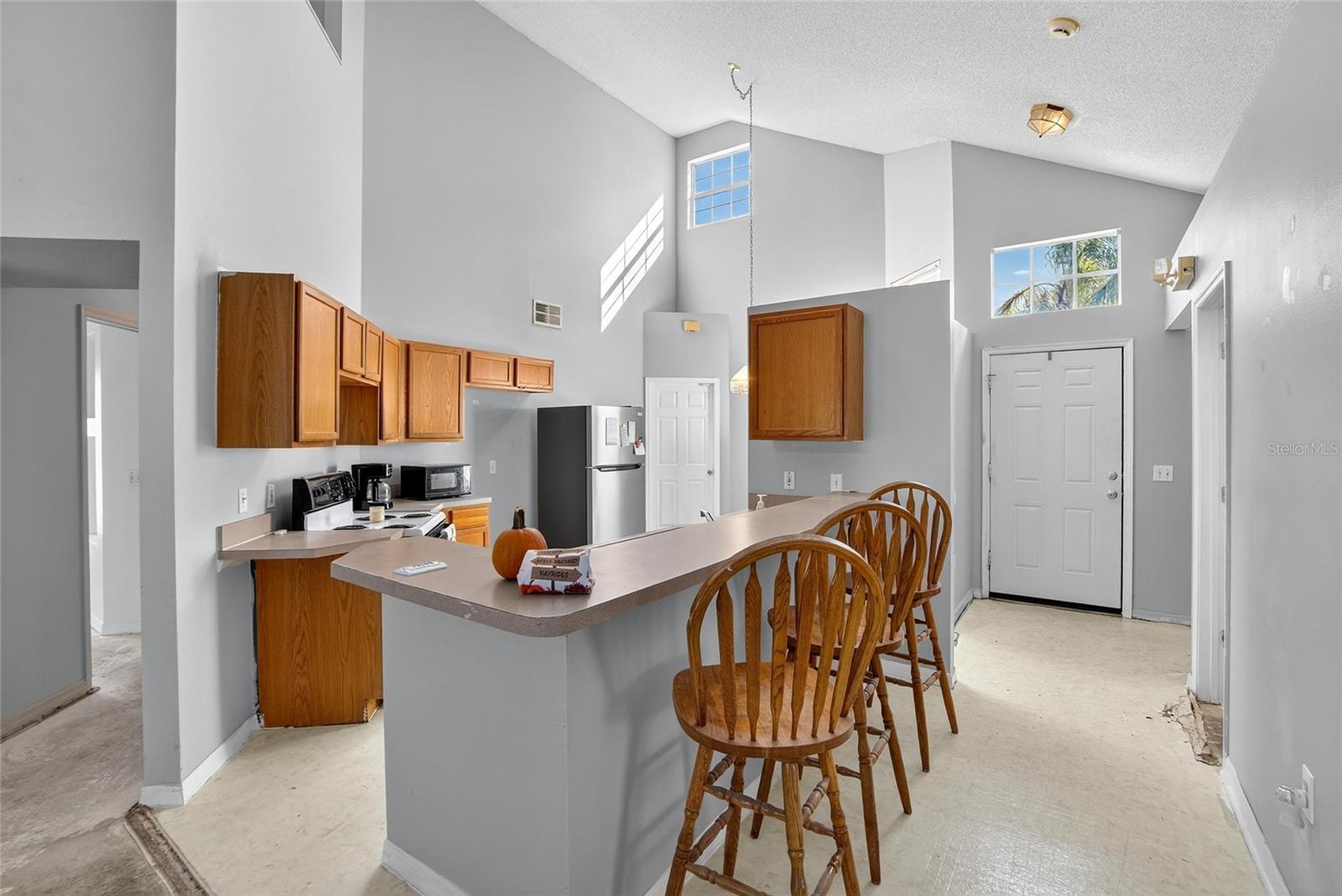 Image 4 of 41 For 449 Majesty Drive