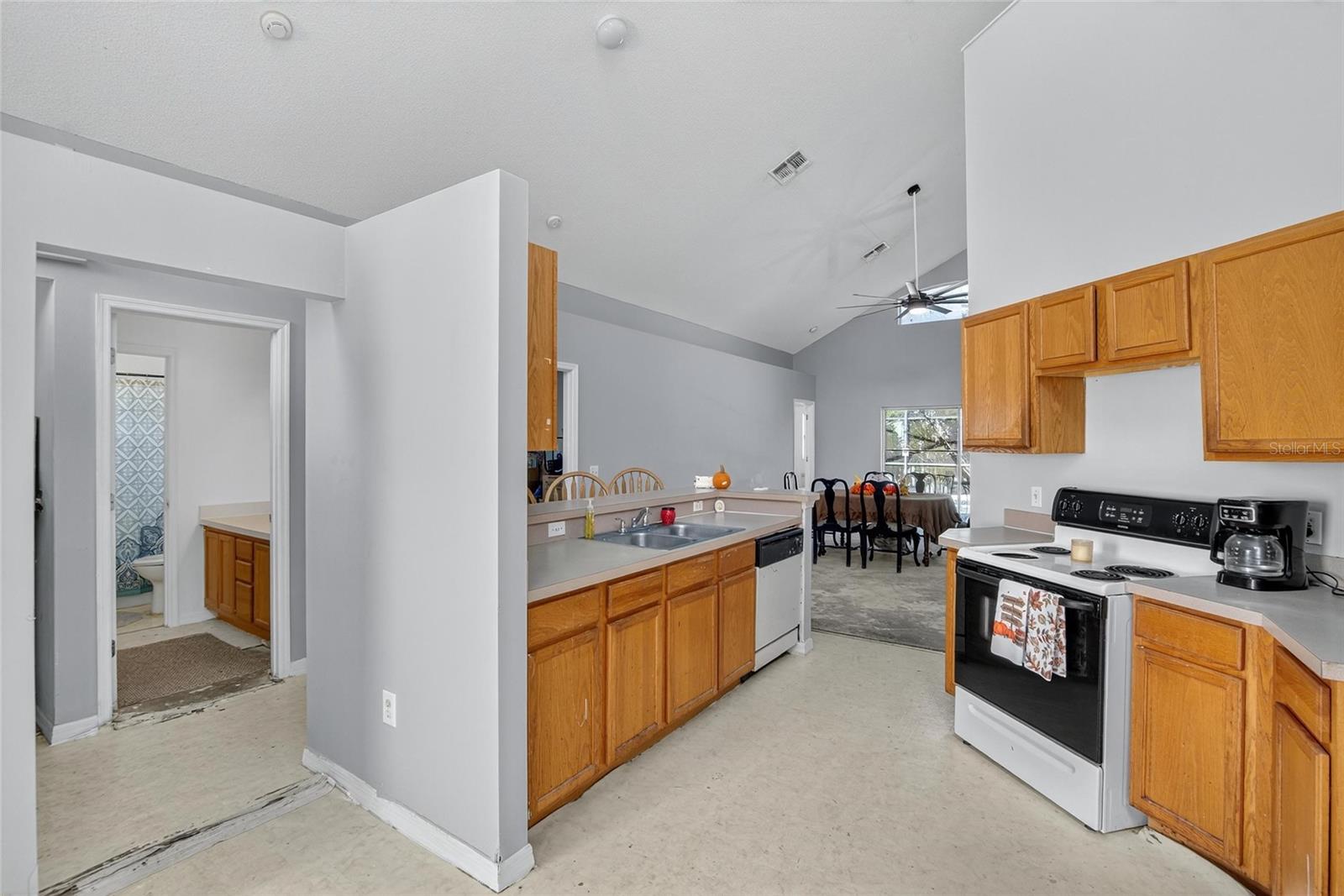 Image 6 of 41 For 449 Majesty Drive