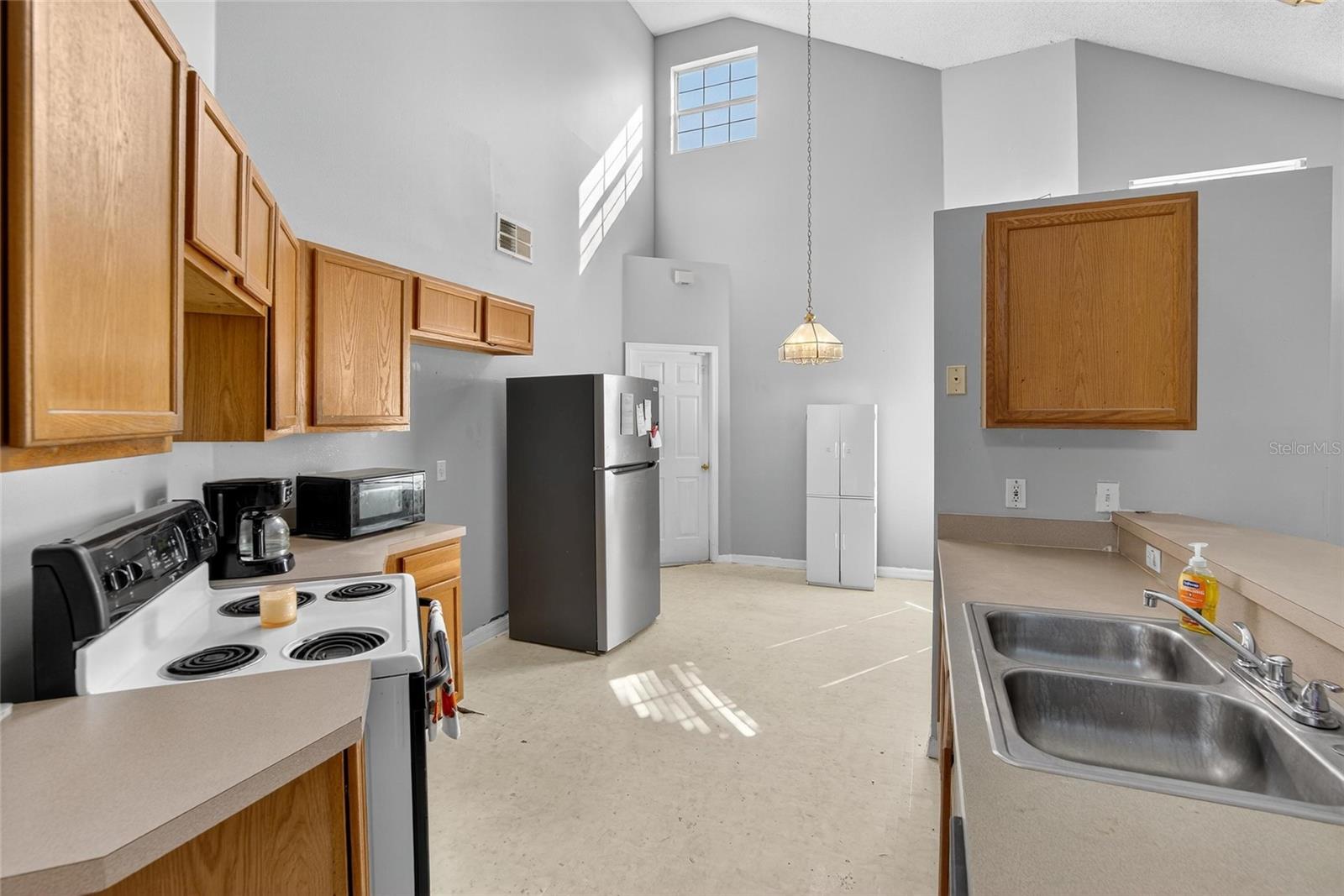 Image 8 of 41 For 449 Majesty Drive