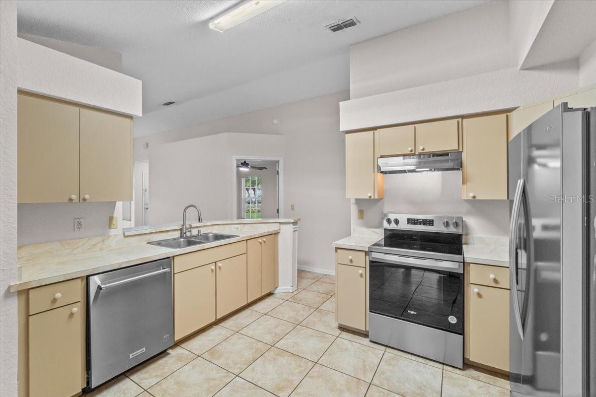 Image 15 of 31 For 990 Forrest Drive