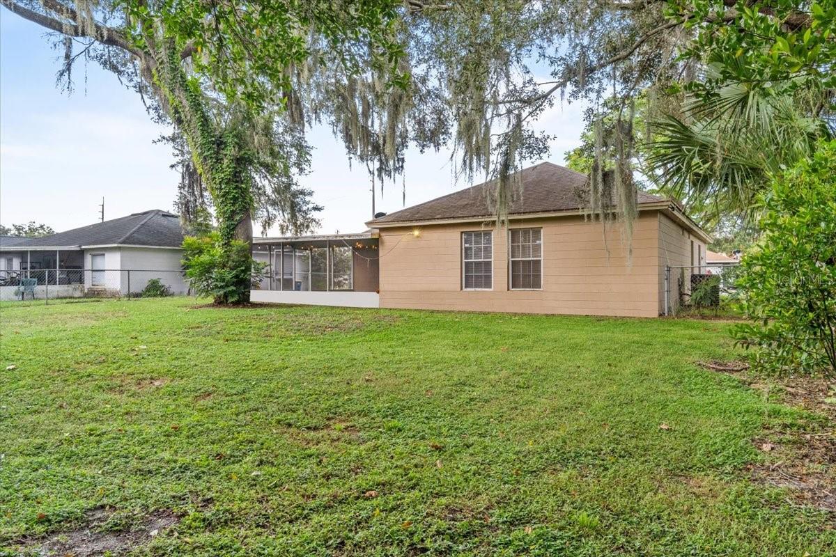 Image 23 of 31 For 990 Forrest Drive