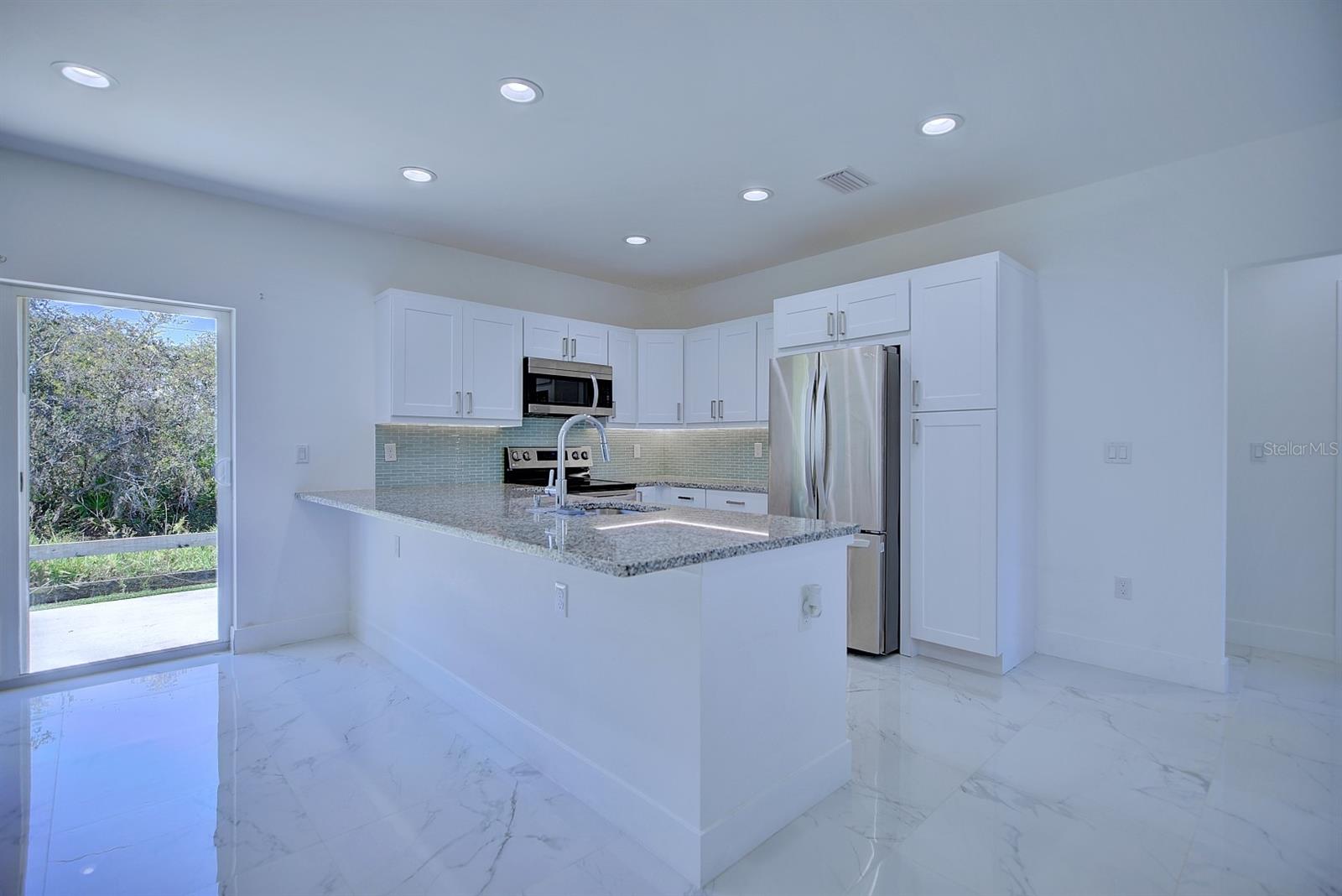 Image 10 of 28 For 827 Renault Avenue