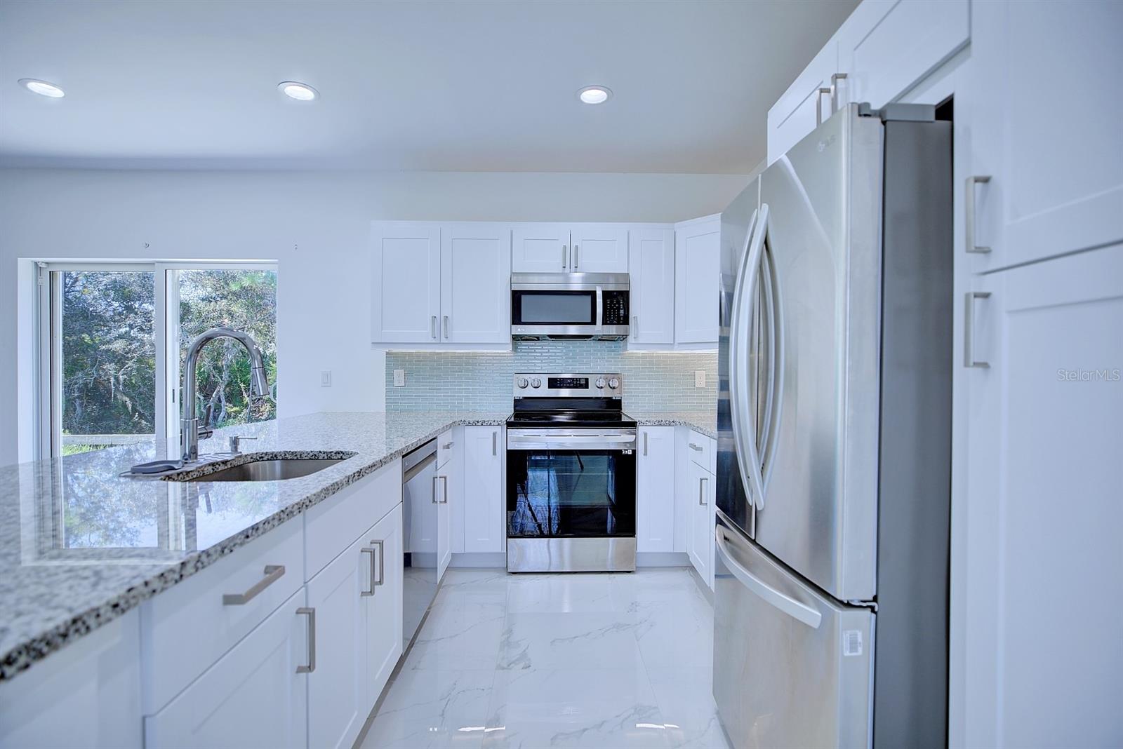 Image 13 of 28 For 827 Renault Avenue