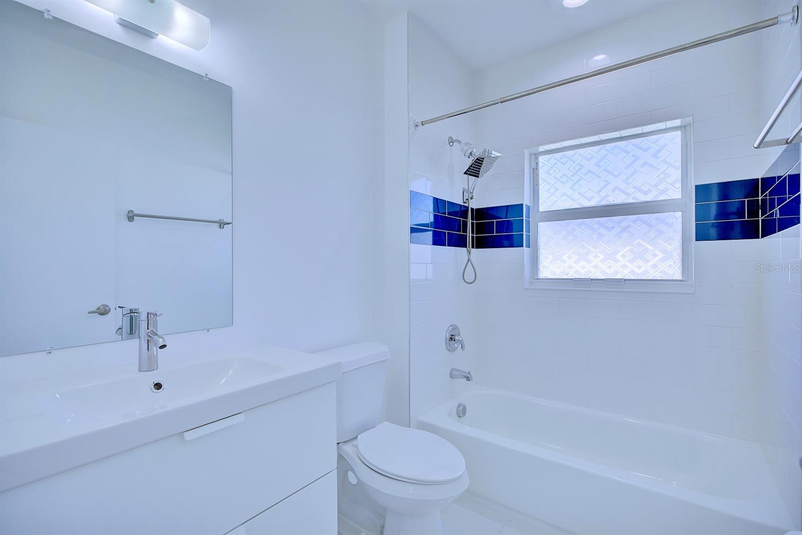 Image 16 of 28 For 827 Renault Avenue