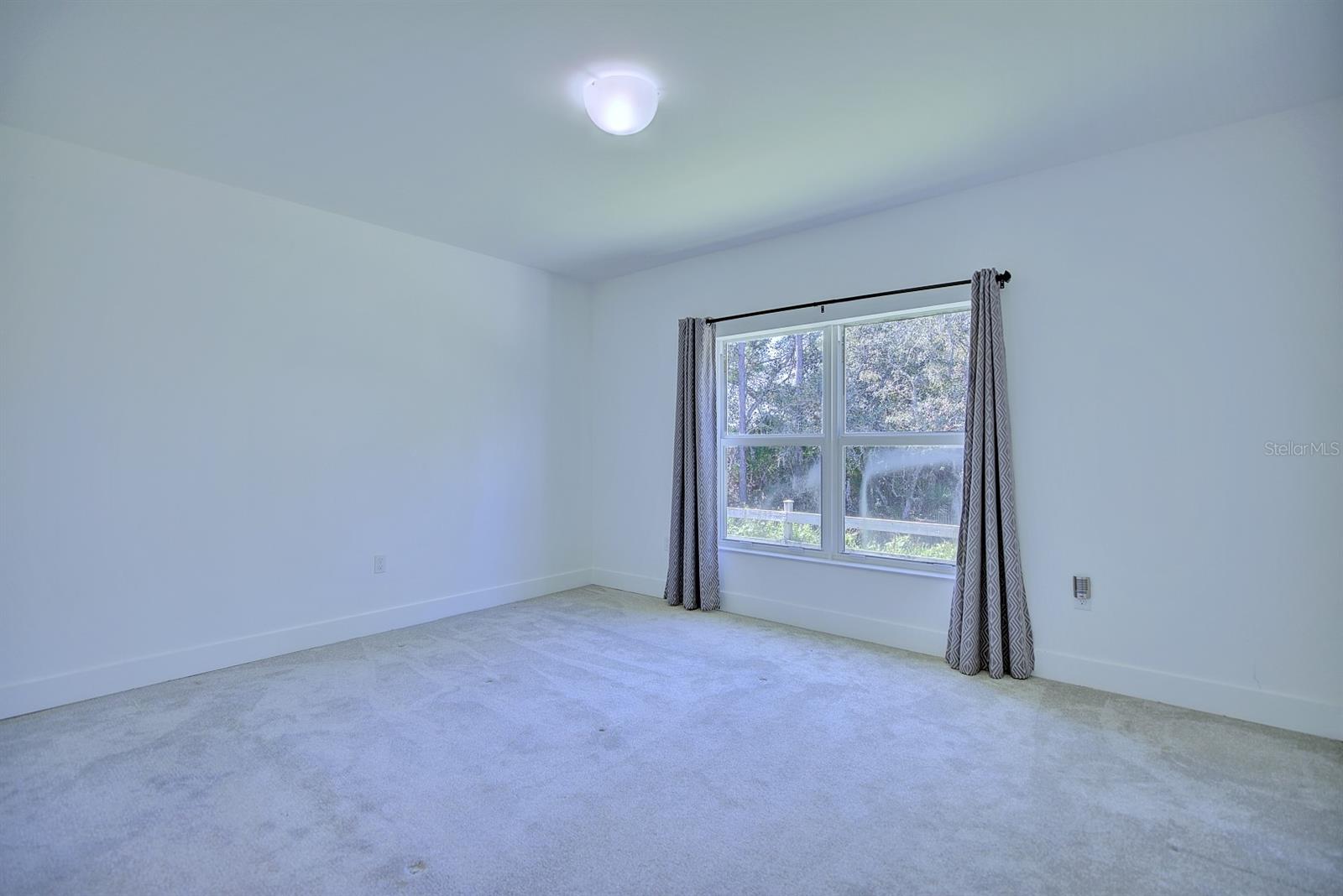 Image 19 of 28 For 827 Renault Avenue