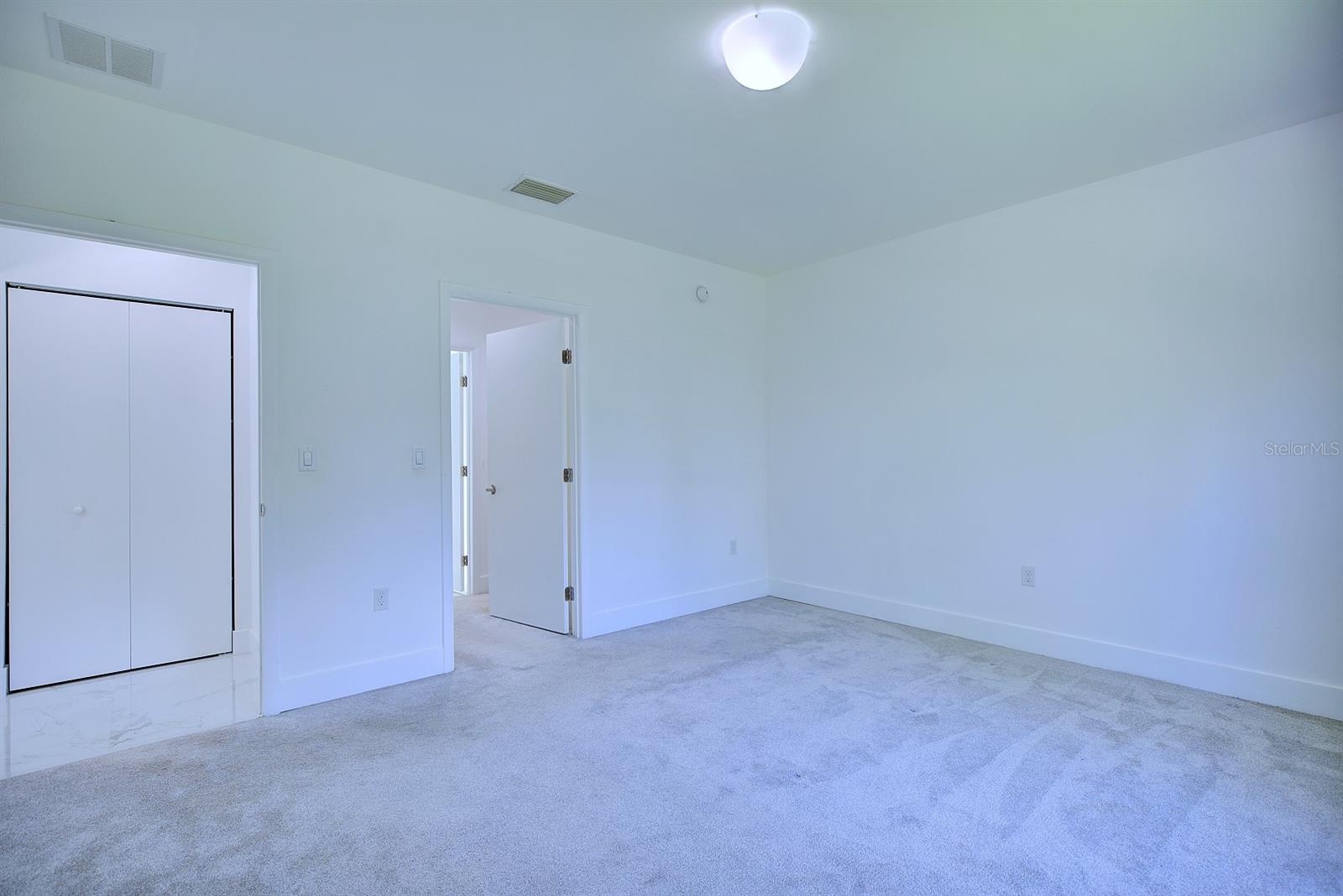 Image 20 of 28 For 827 Renault Avenue