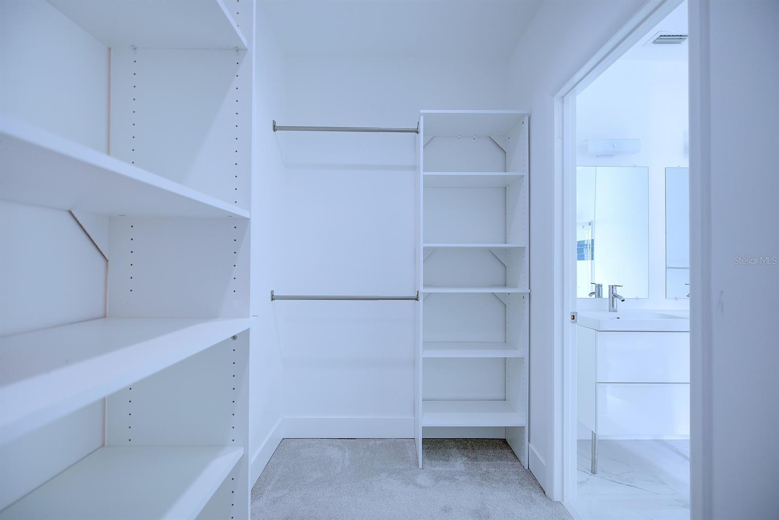 Image 23 of 28 For 827 Renault Avenue