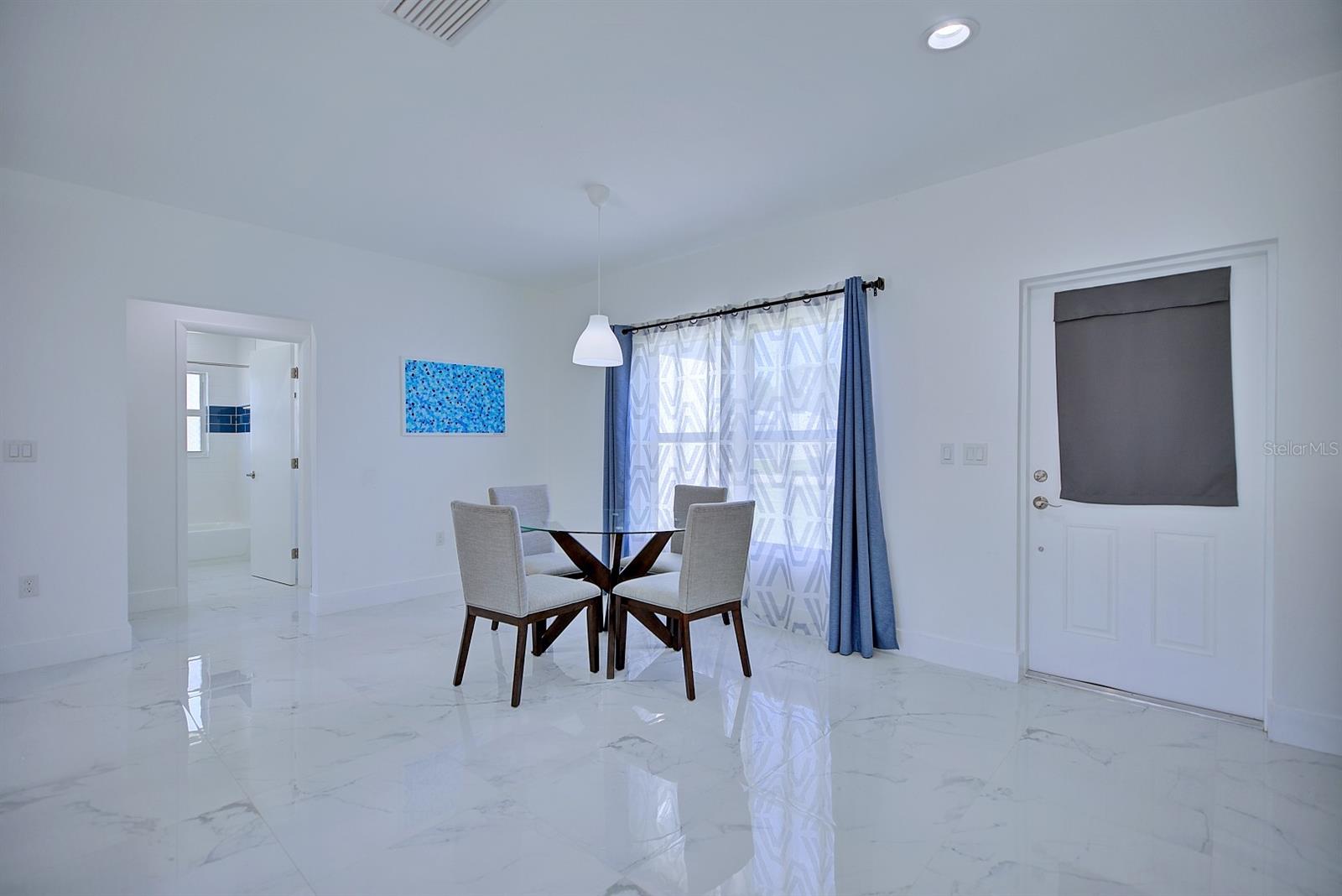 Image 4 of 28 For 827 Renault Avenue