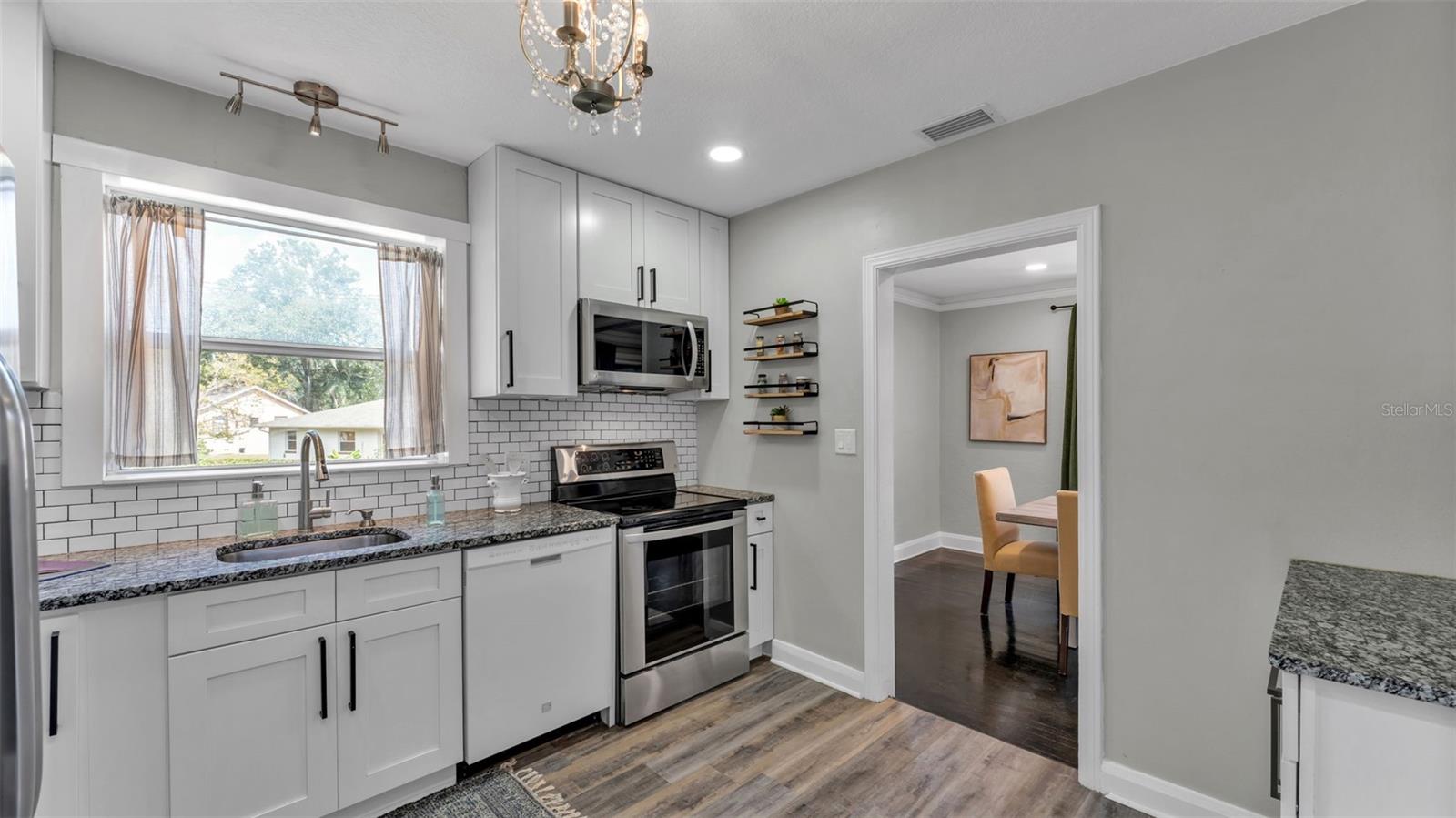 Image 13 of 40 For 724 Buena Vista Street