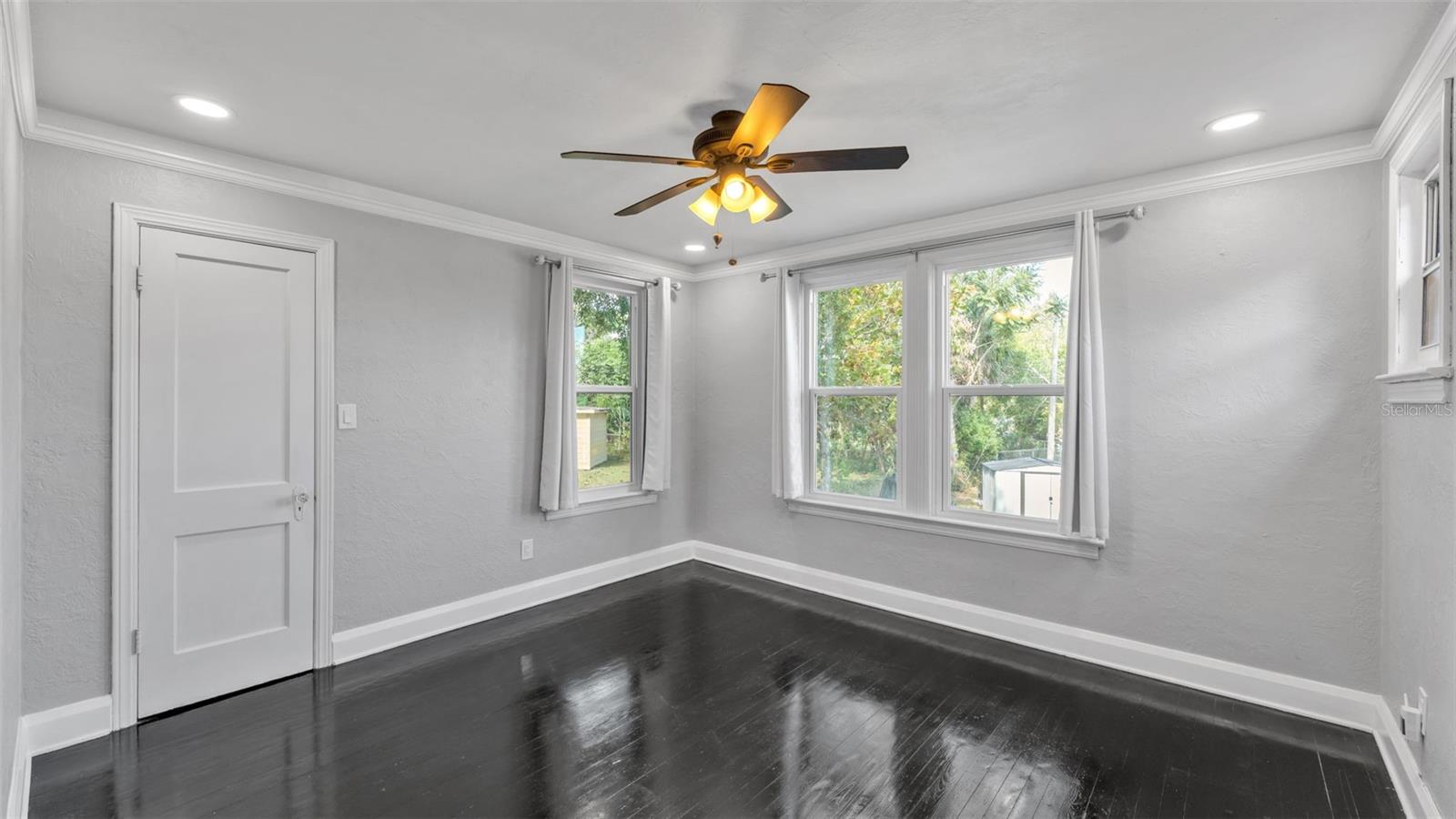 Image 16 of 40 For 724 Buena Vista Street