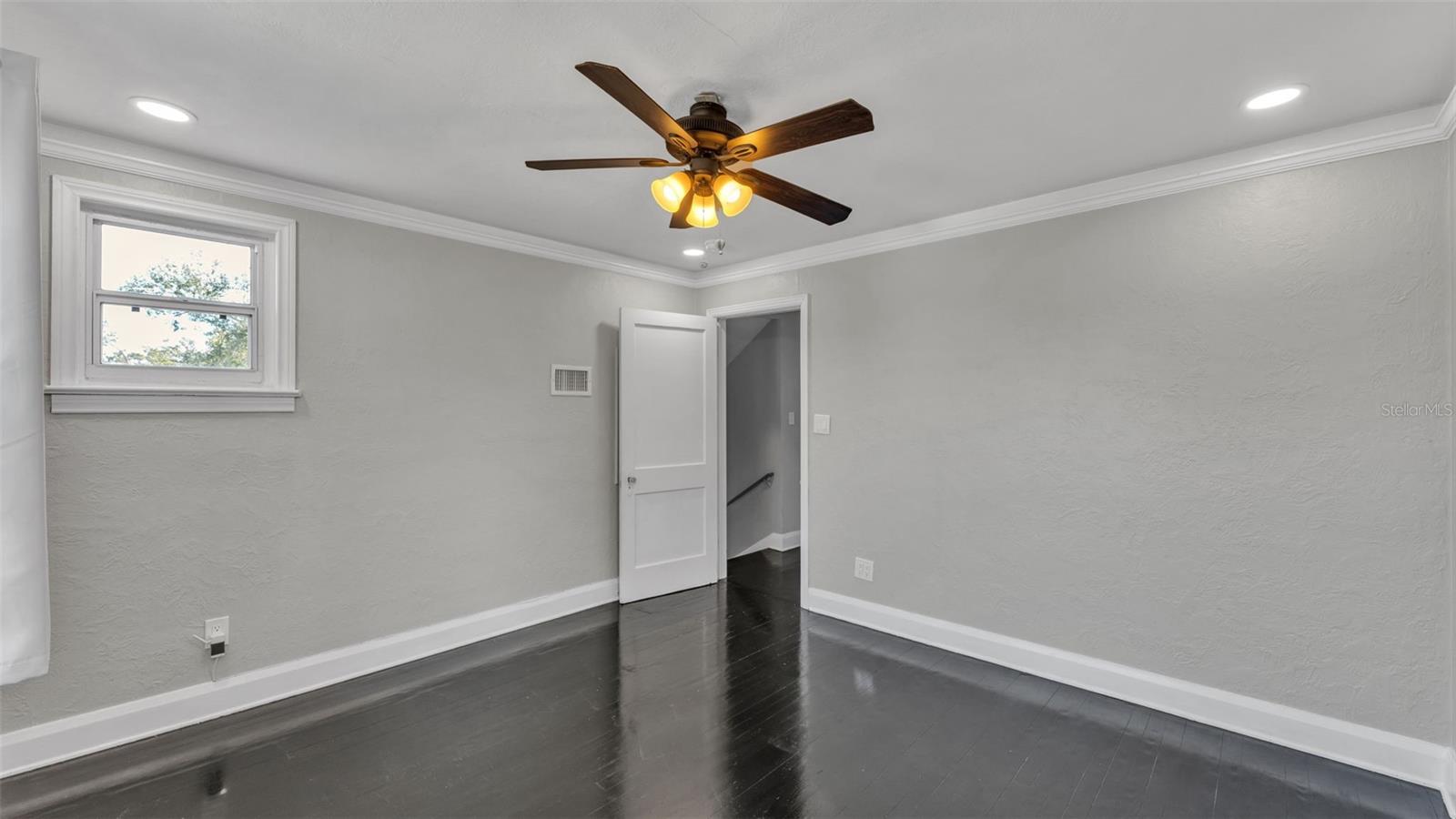 Image 17 of 40 For 724 Buena Vista Street