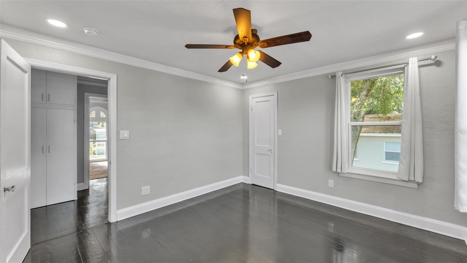 Image 18 of 40 For 724 Buena Vista Street