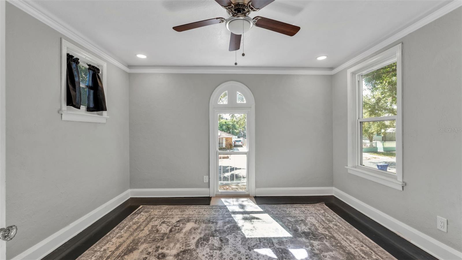 Image 21 of 40 For 724 Buena Vista Street