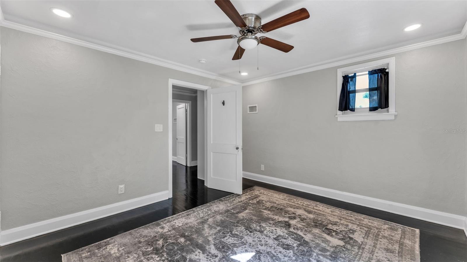 Image 22 of 40 For 724 Buena Vista Street