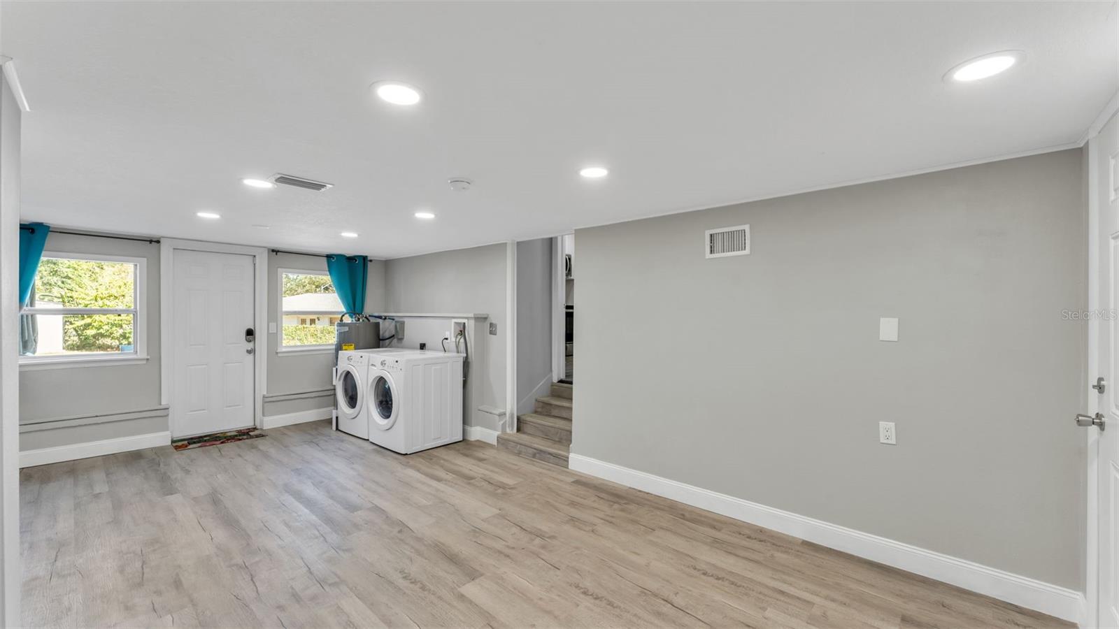 Image 27 of 40 For 724 Buena Vista Street