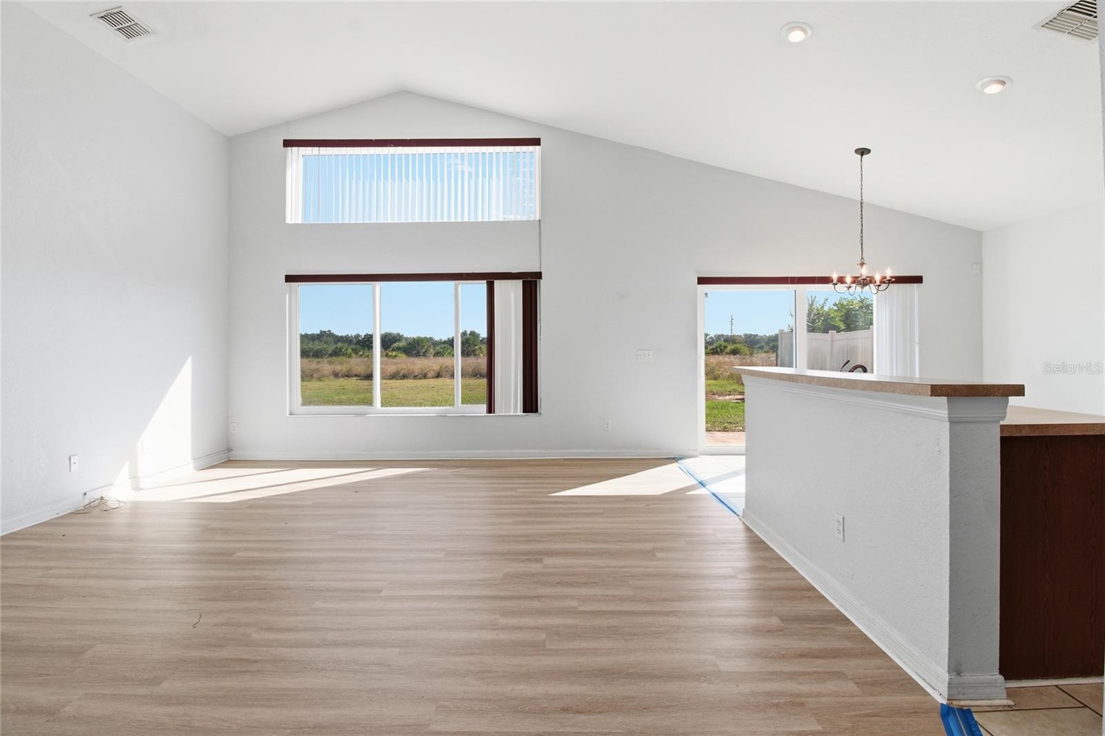 Image 7 of 34 For 2764 Rochelle Drive