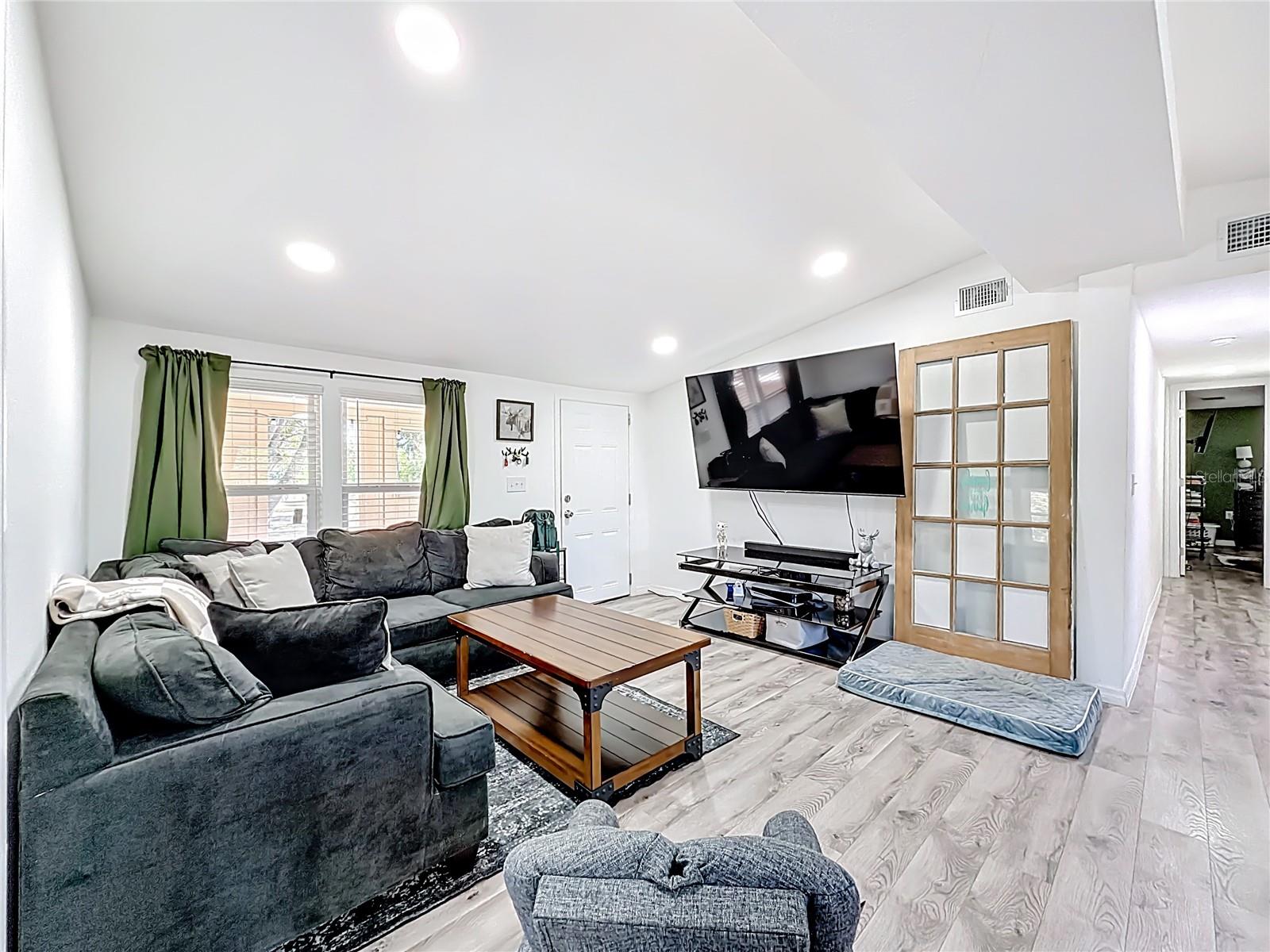 Image 10 of 45 For 1010 Dawes Road