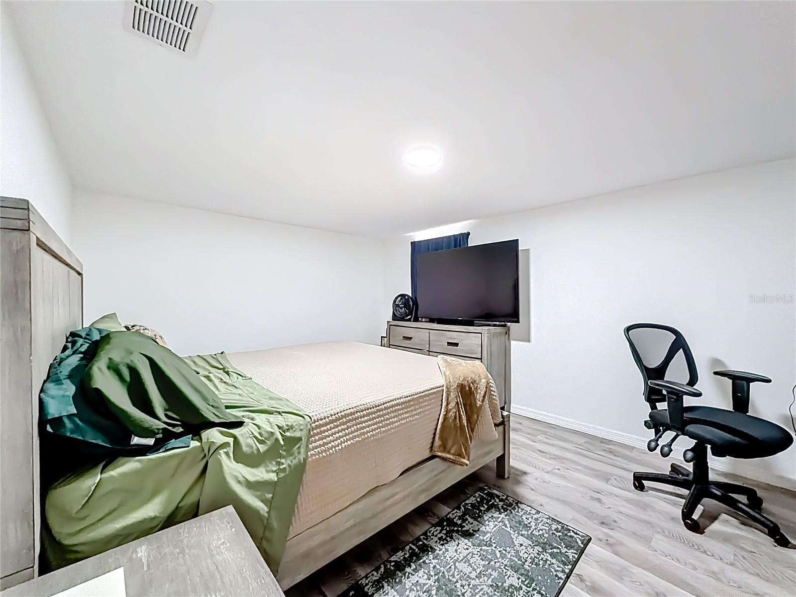 Image 25 of 45 For 1010 Dawes Road