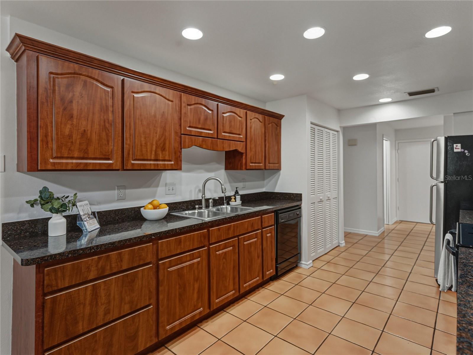 Listing photo id 18 for 16404 Ashwood Drive