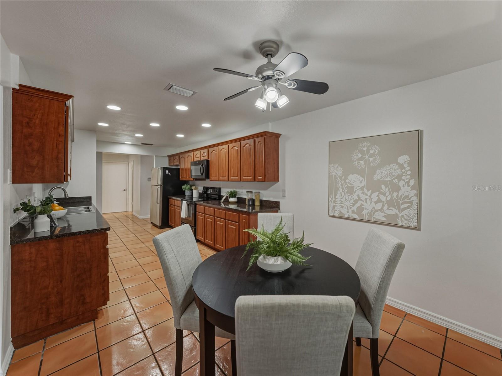 Listing photo id 19 for 16404 Ashwood Drive