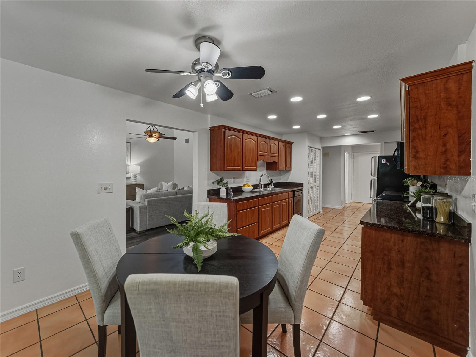 Listing photo id 21 for 16404 Ashwood Drive