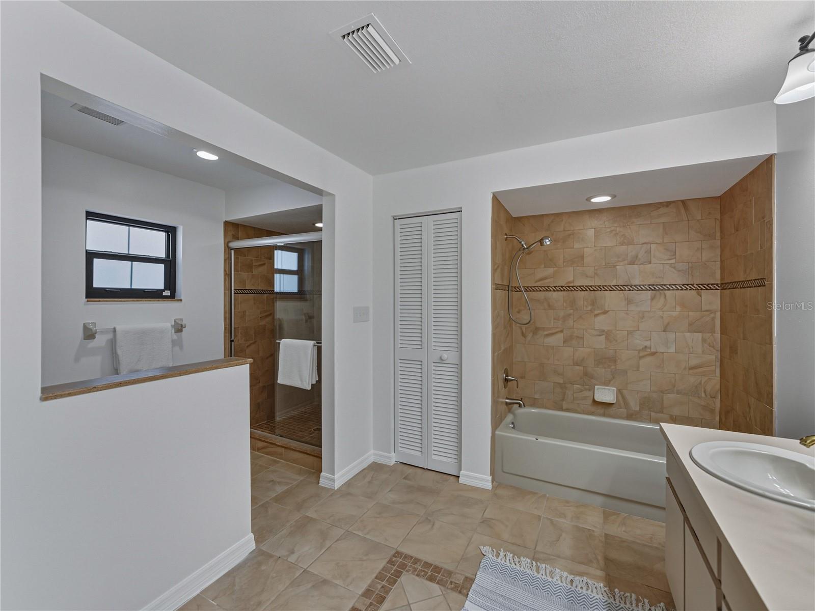 Listing photo id 28 for 16404 Ashwood Drive