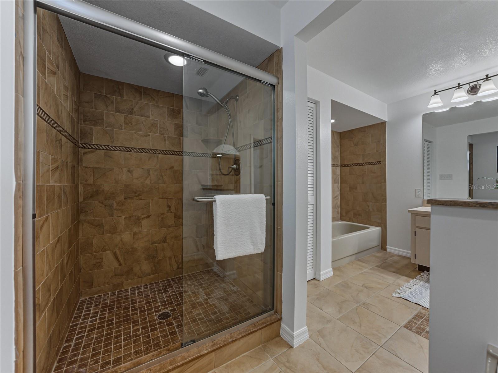 Listing photo id 29 for 16404 Ashwood Drive