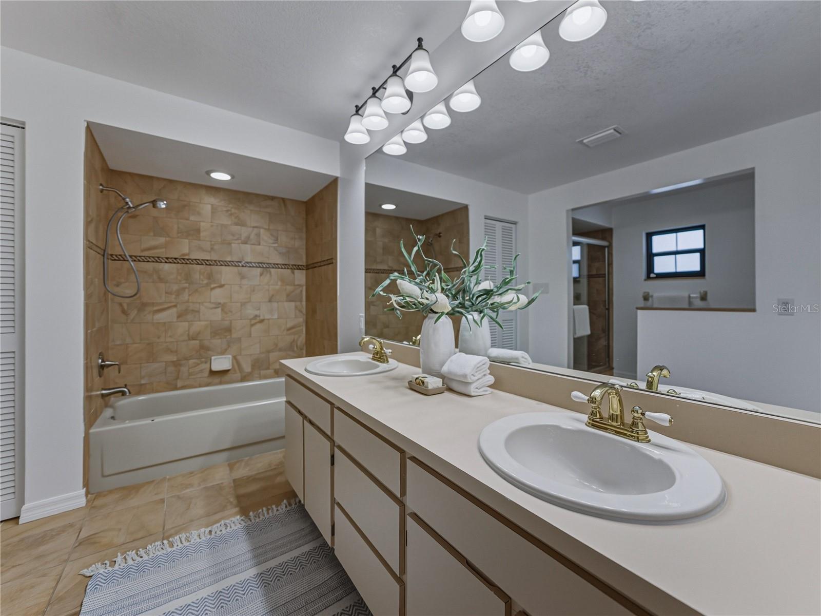 Listing photo id 30 for 16404 Ashwood Drive