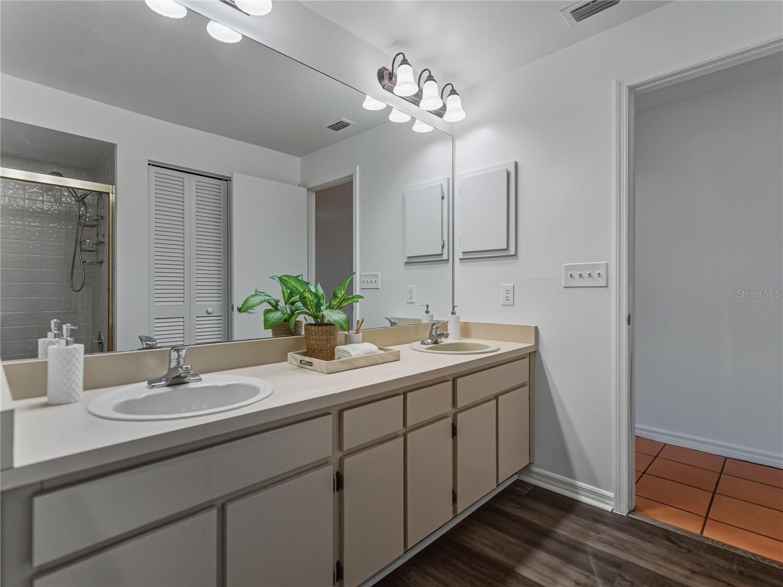 Listing photo id 35 for 16404 Ashwood Drive