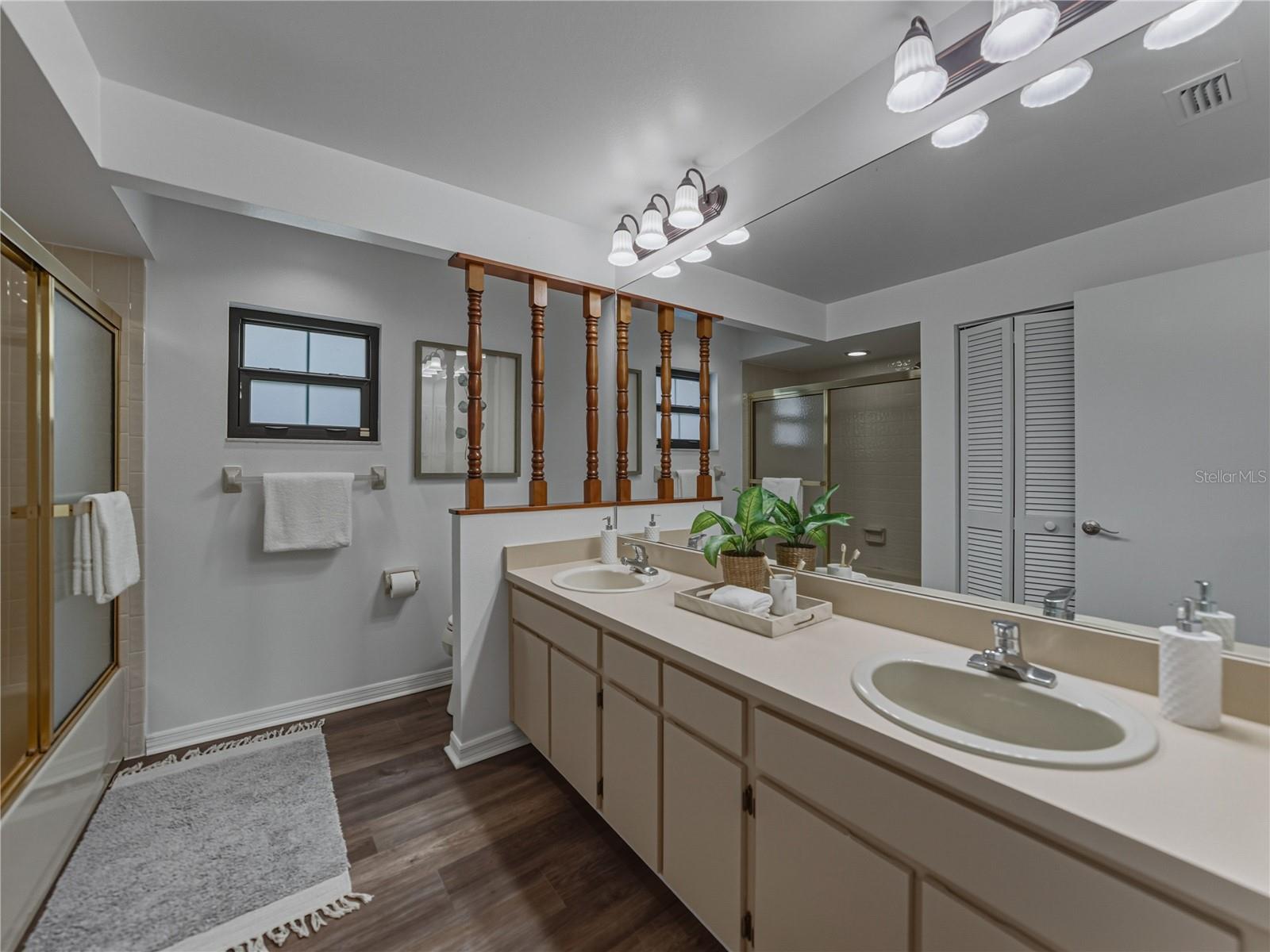 Listing photo id 36 for 16404 Ashwood Drive