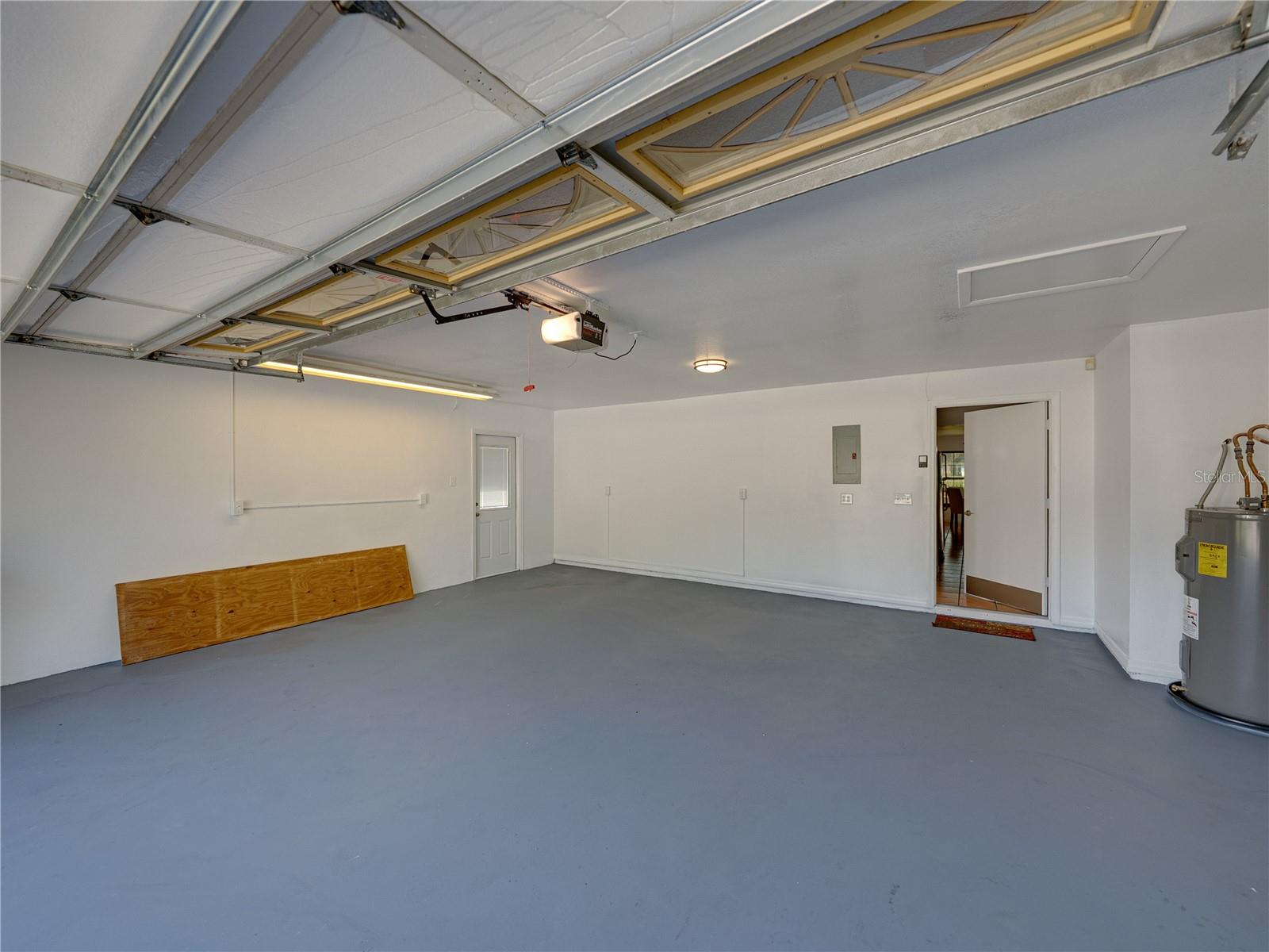 Listing photo id 40 for 16404 Ashwood Drive