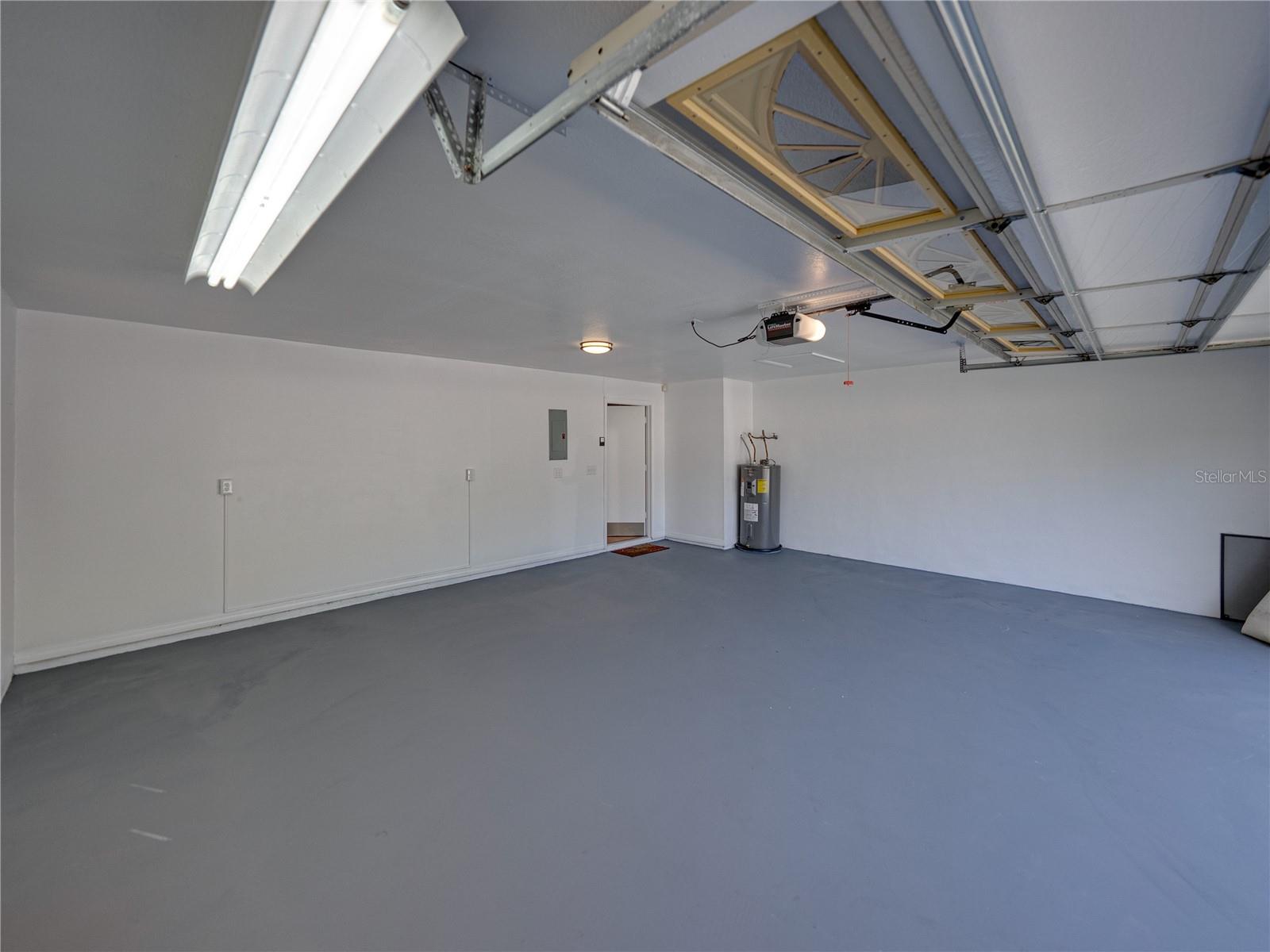 Listing photo id 41 for 16404 Ashwood Drive