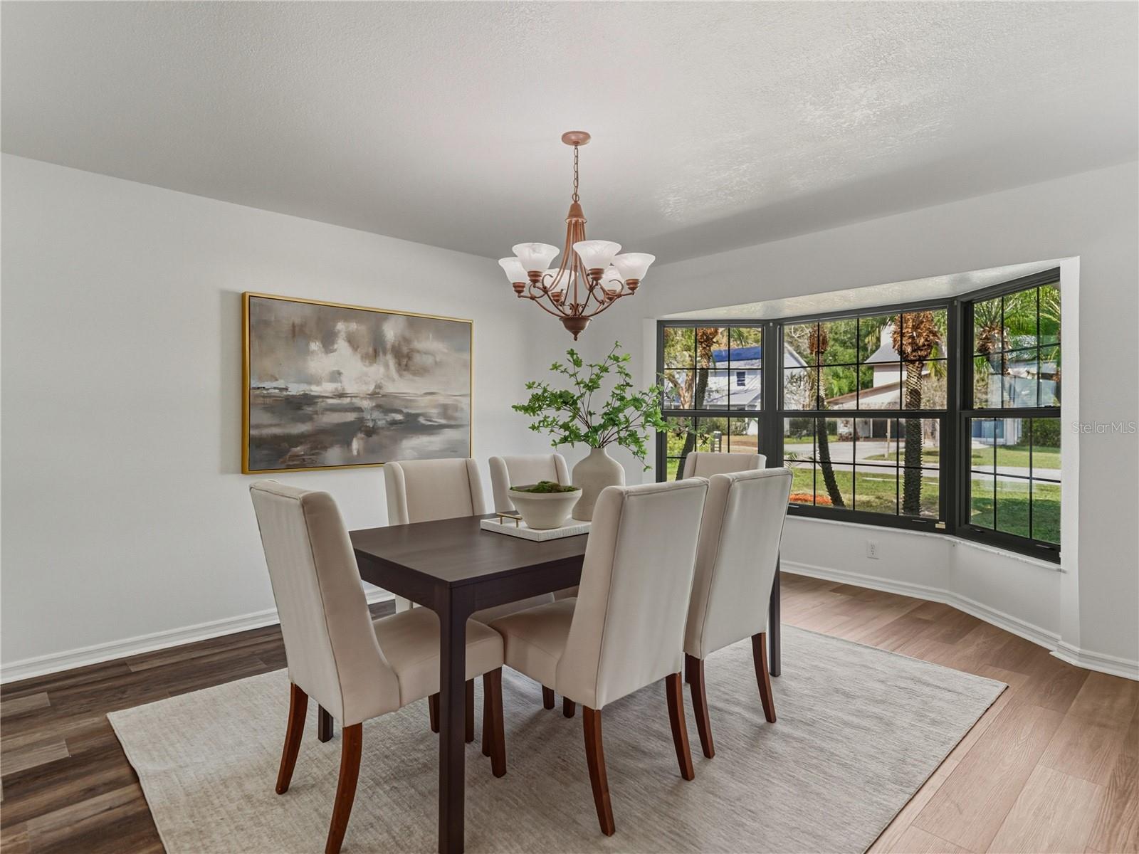 Listing photo id 3 for 16404 Ashwood Drive