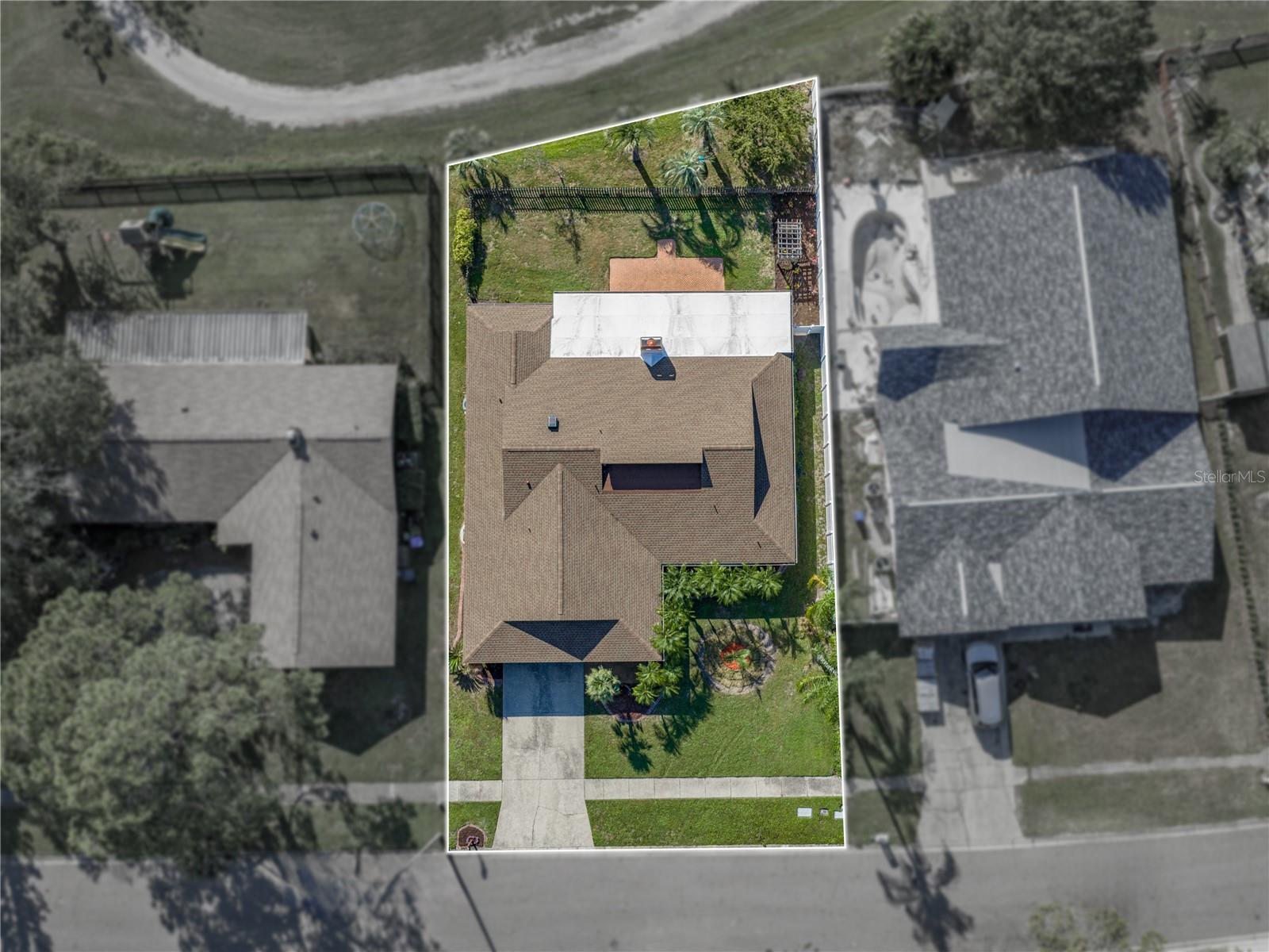 Listing photo id 48 for 16404 Ashwood Drive