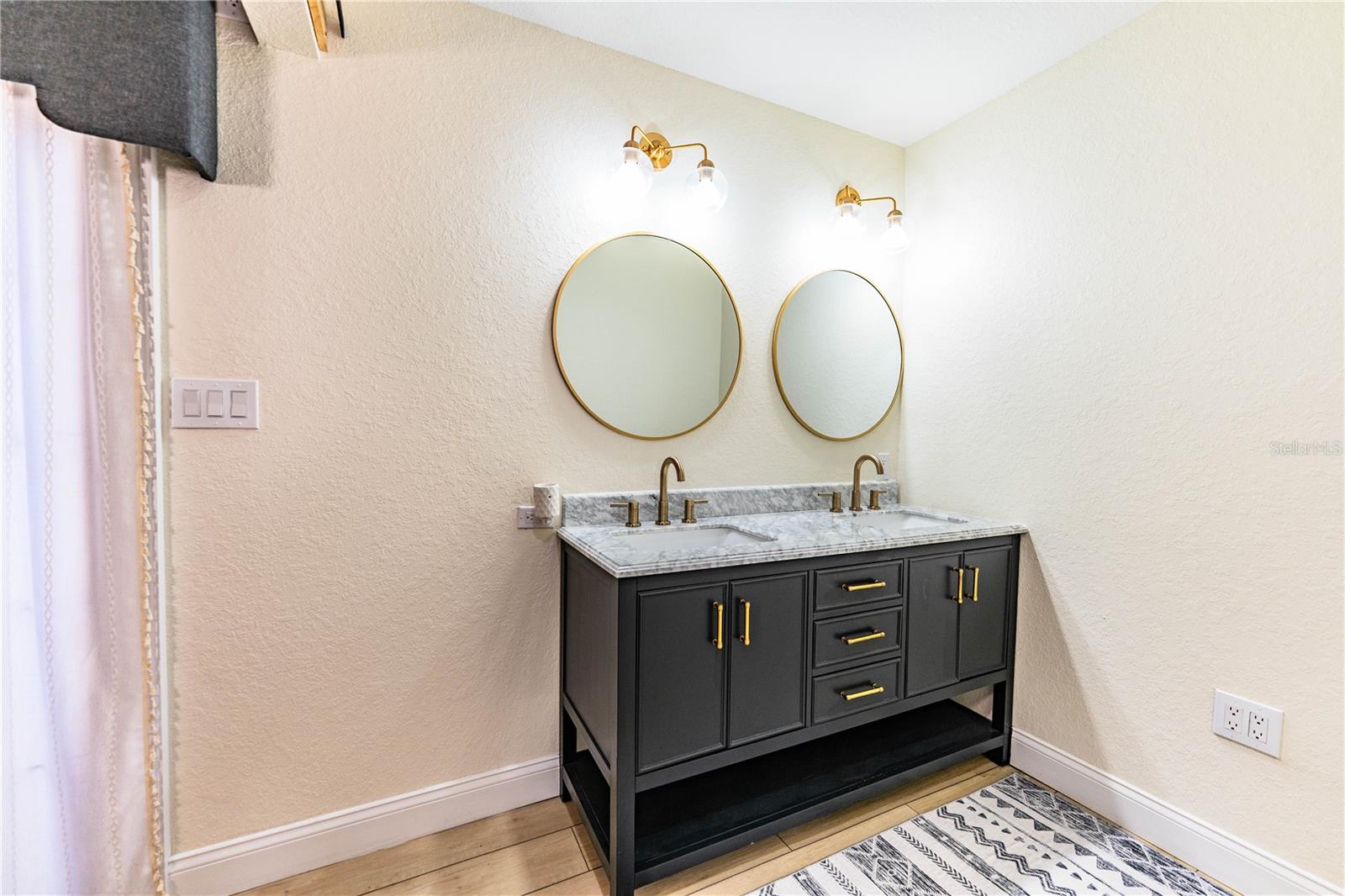 Image 34 of 84 For 6529 Shadow Court