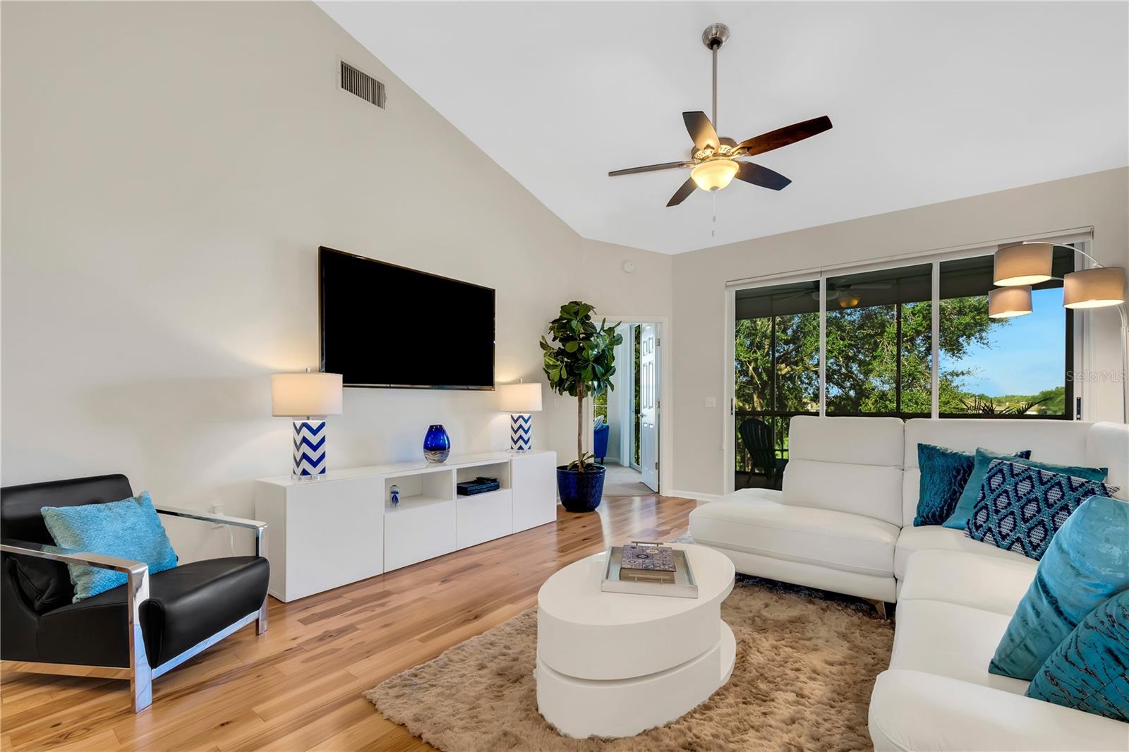 Image 12 of 59 For 421 Enclave Place N-a