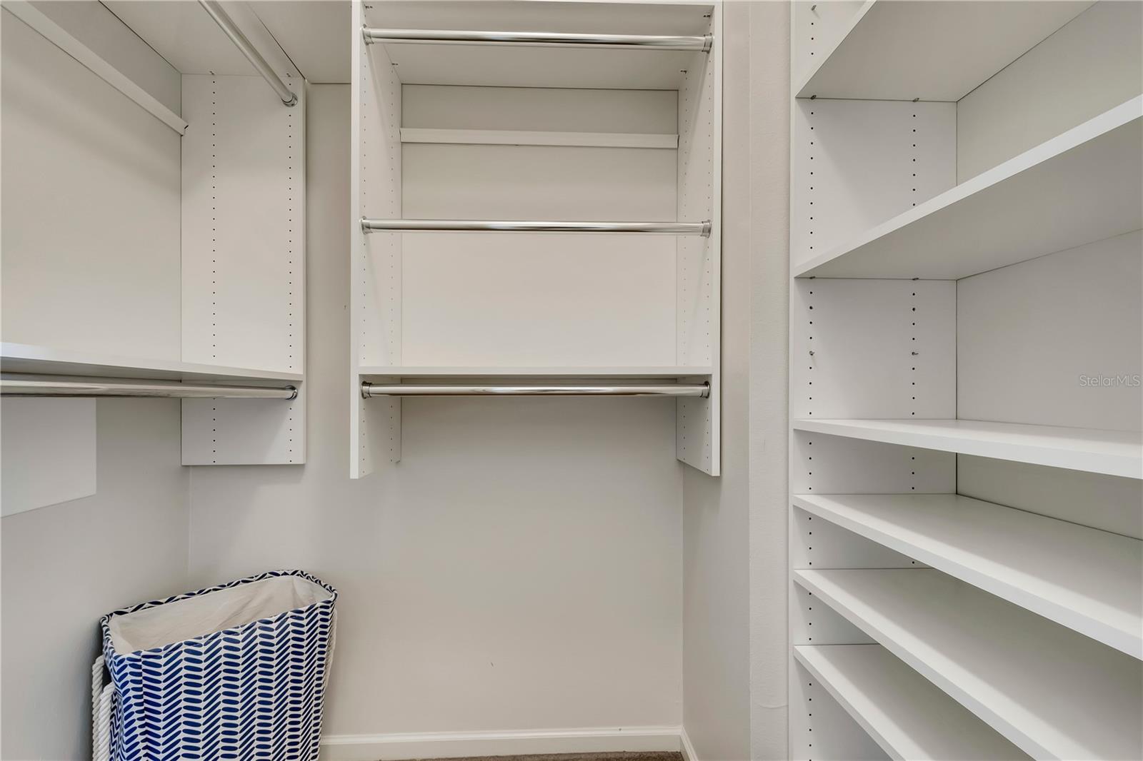 Image 18 of 59 For 421 Enclave Place N-a