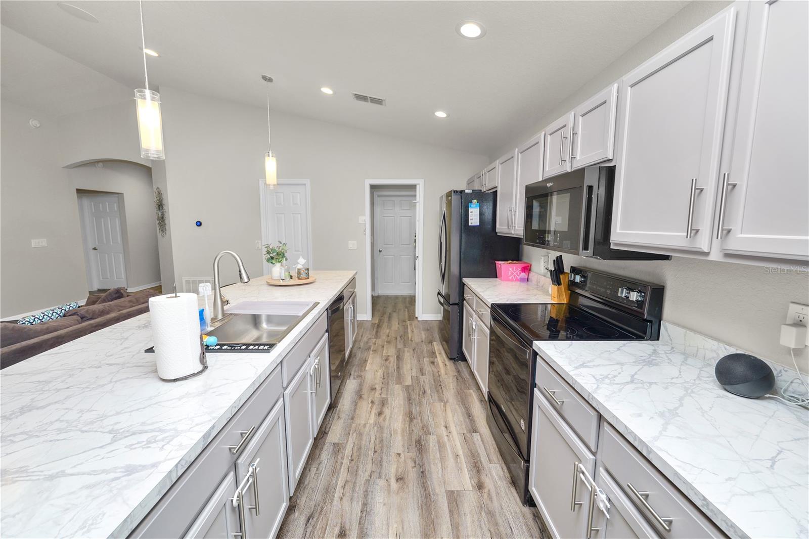 Image 11 of 37 For 1984 Danes Court