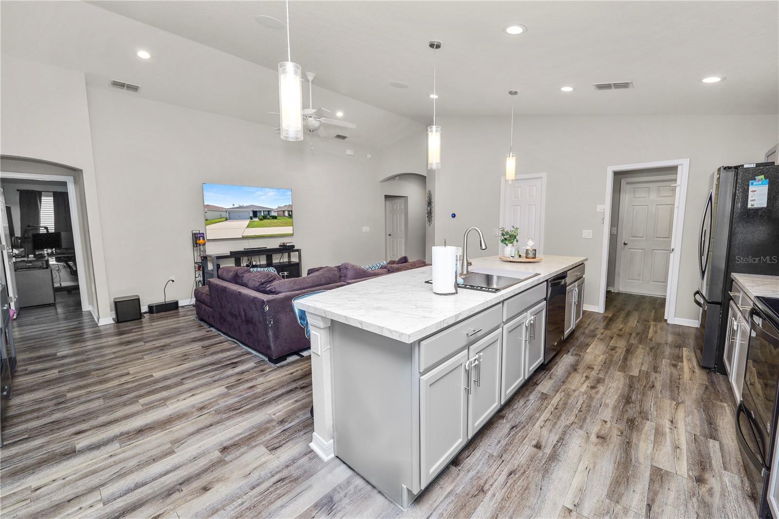 Image 12 of 37 For 1984 Danes Court