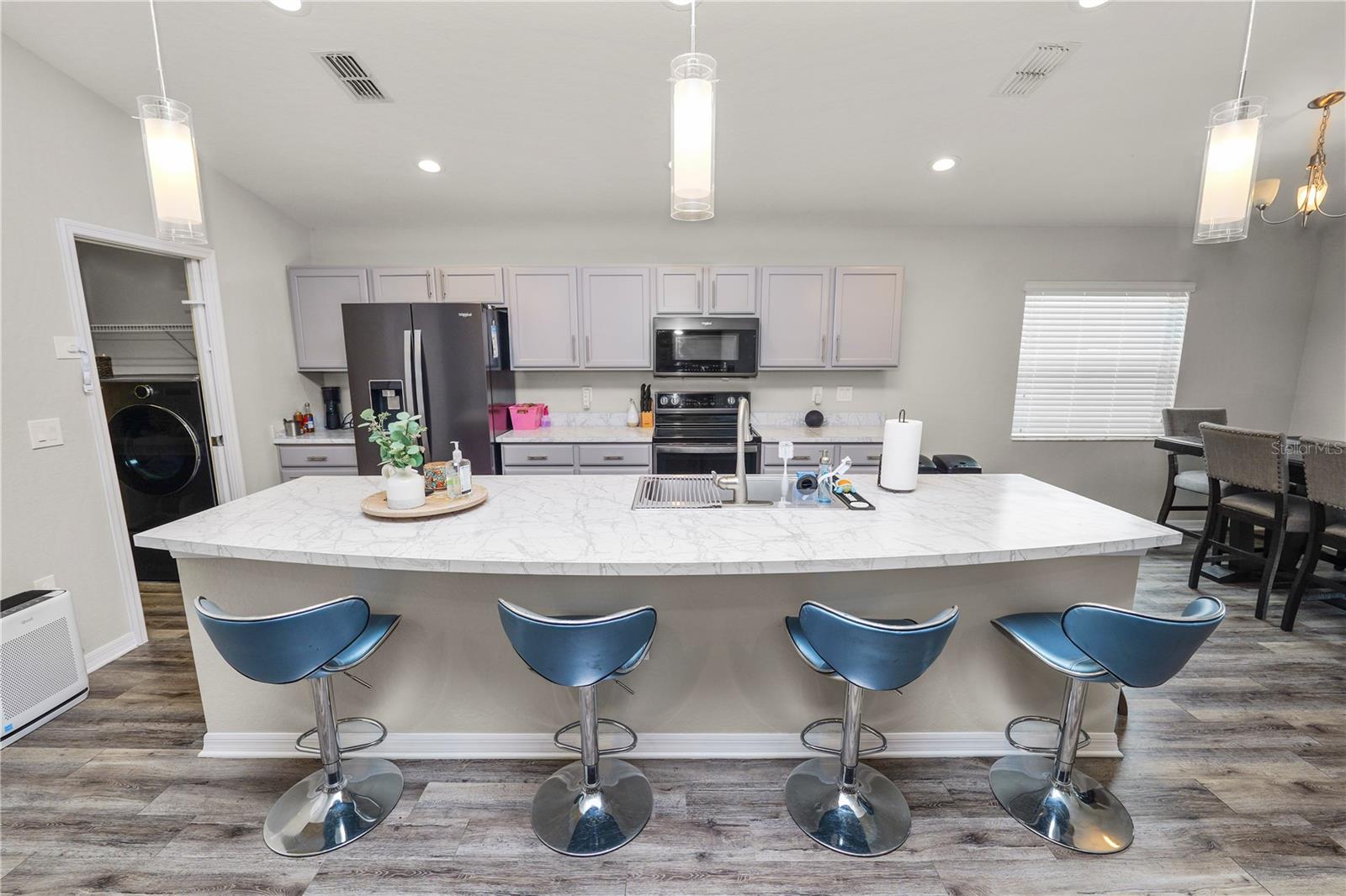 Image 14 of 37 For 1984 Danes Court